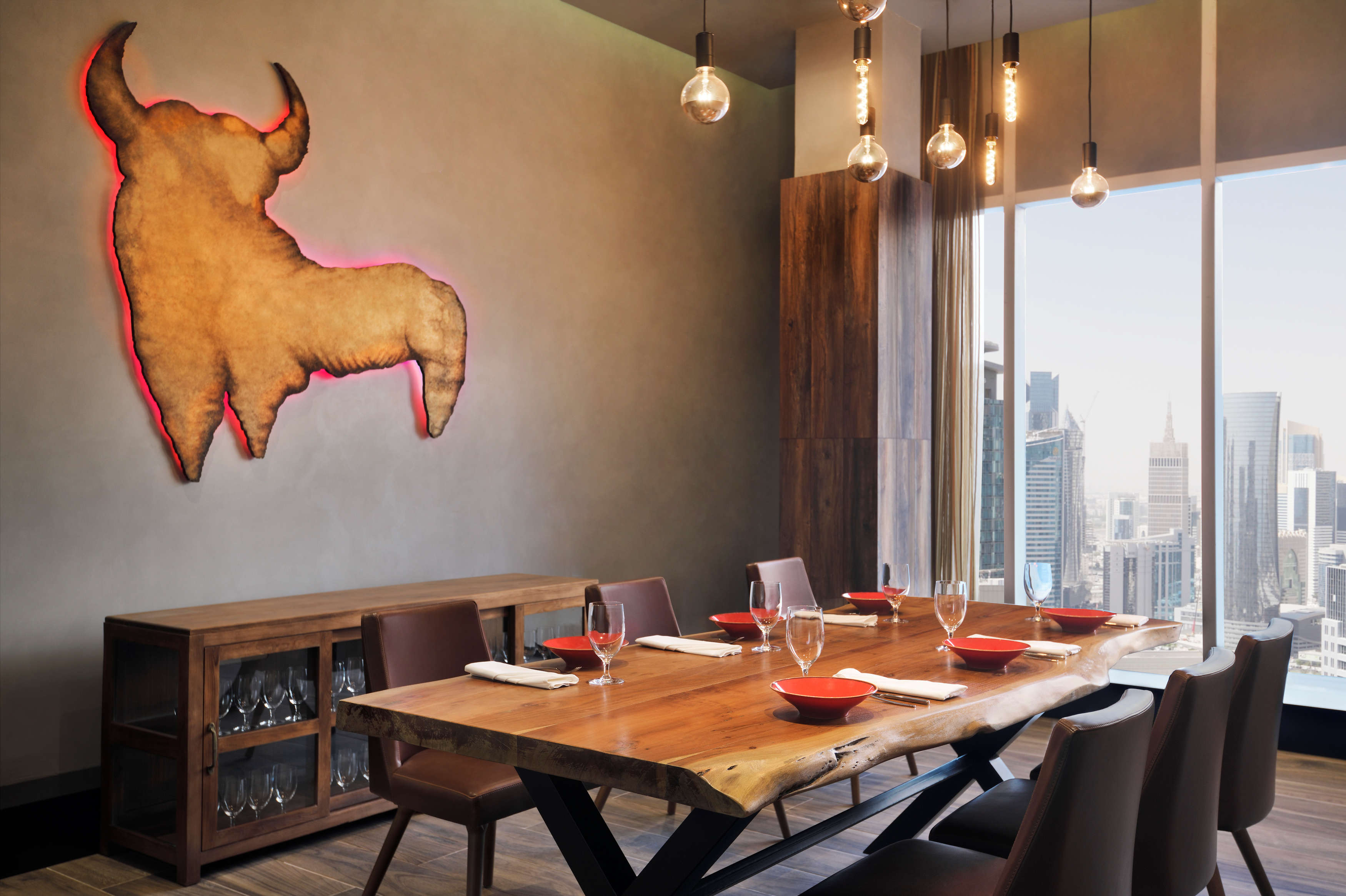 Medios Restaurant and Bar, Delta Hotels City Center Doha More