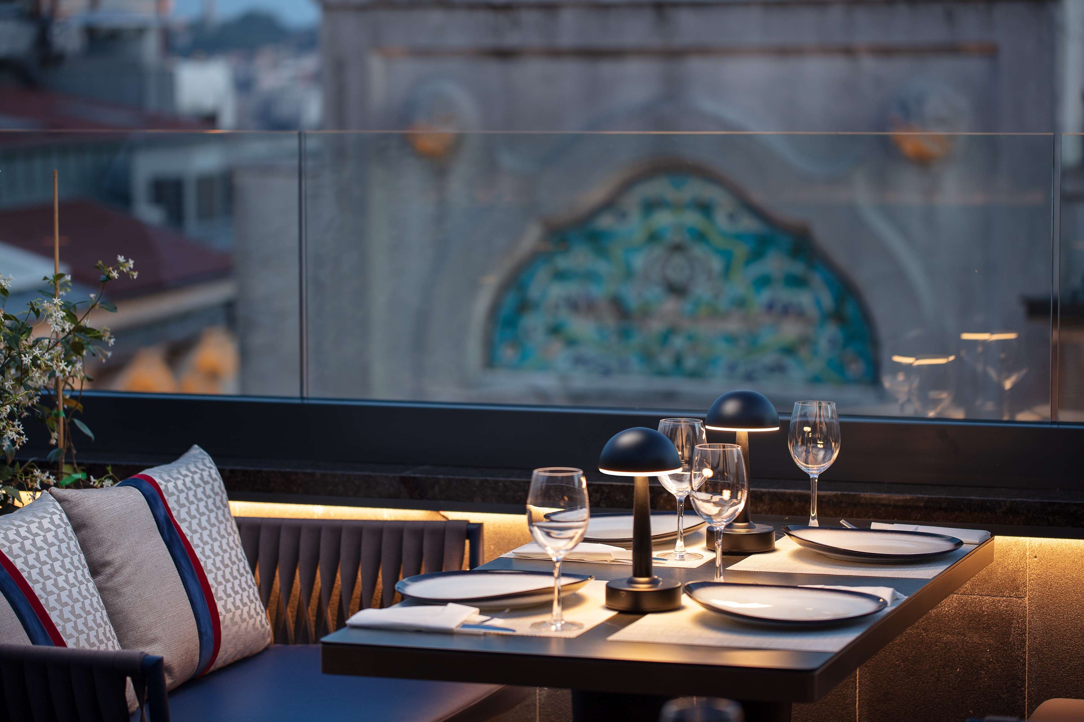 nissim-restaurant-decamondo-galata-a-tribute-portfolio-hotel-more