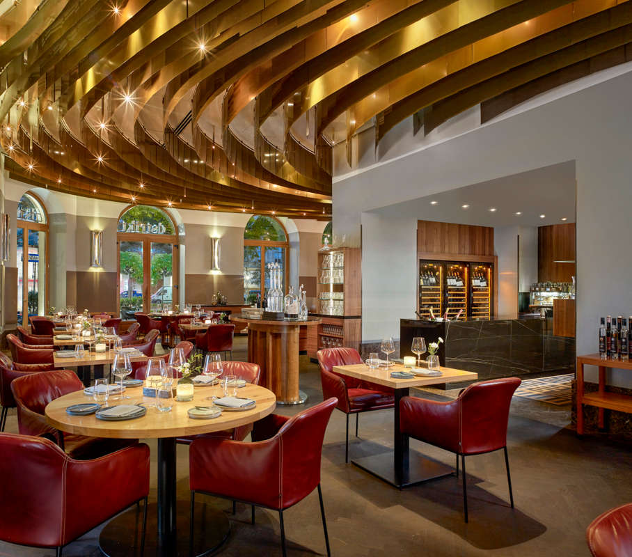 Dstrikt Steakhouse, The RitzCarlton, Vienna More Cravings by Marriott Bonvoy™