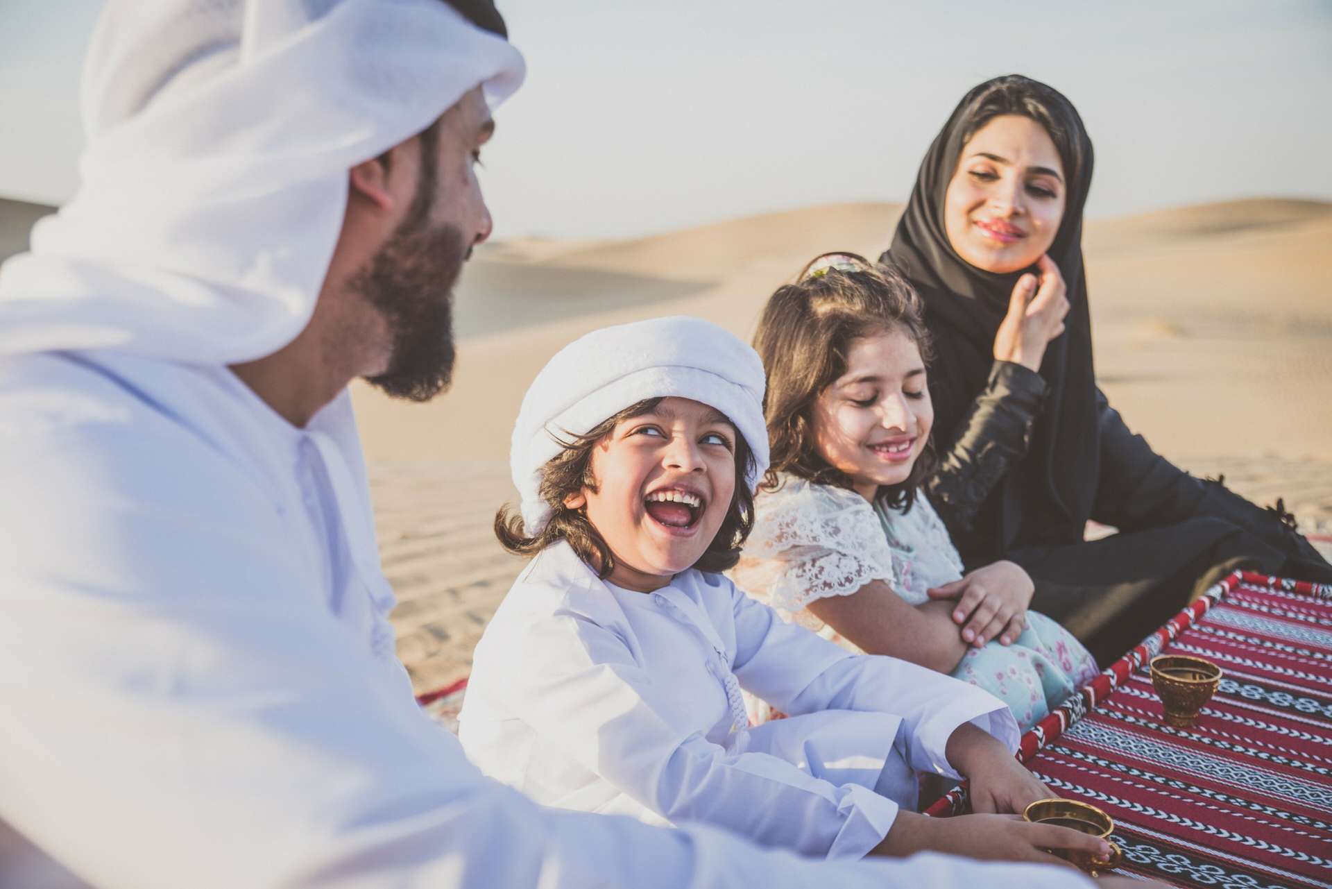 تجوّل بين المدن الصغيرة وأشجار القرم في أبوظبي
