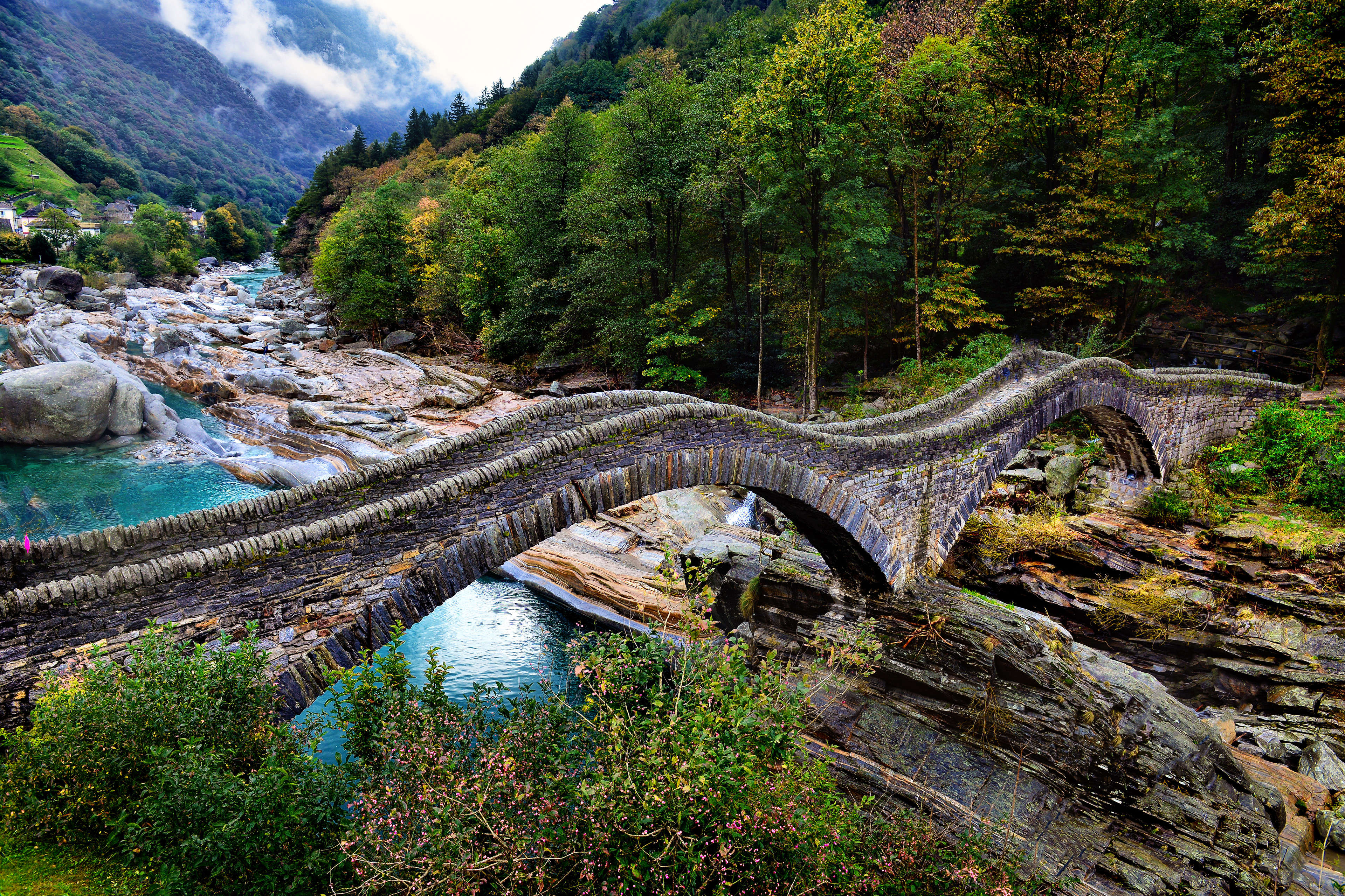 Die zweibogige Ponte dei Salti