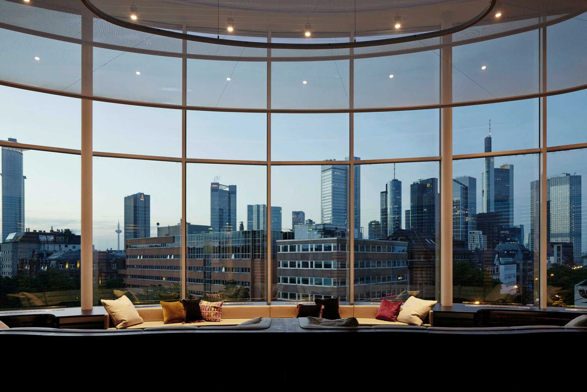 Roomers Frankfurt, Autograph Collection
