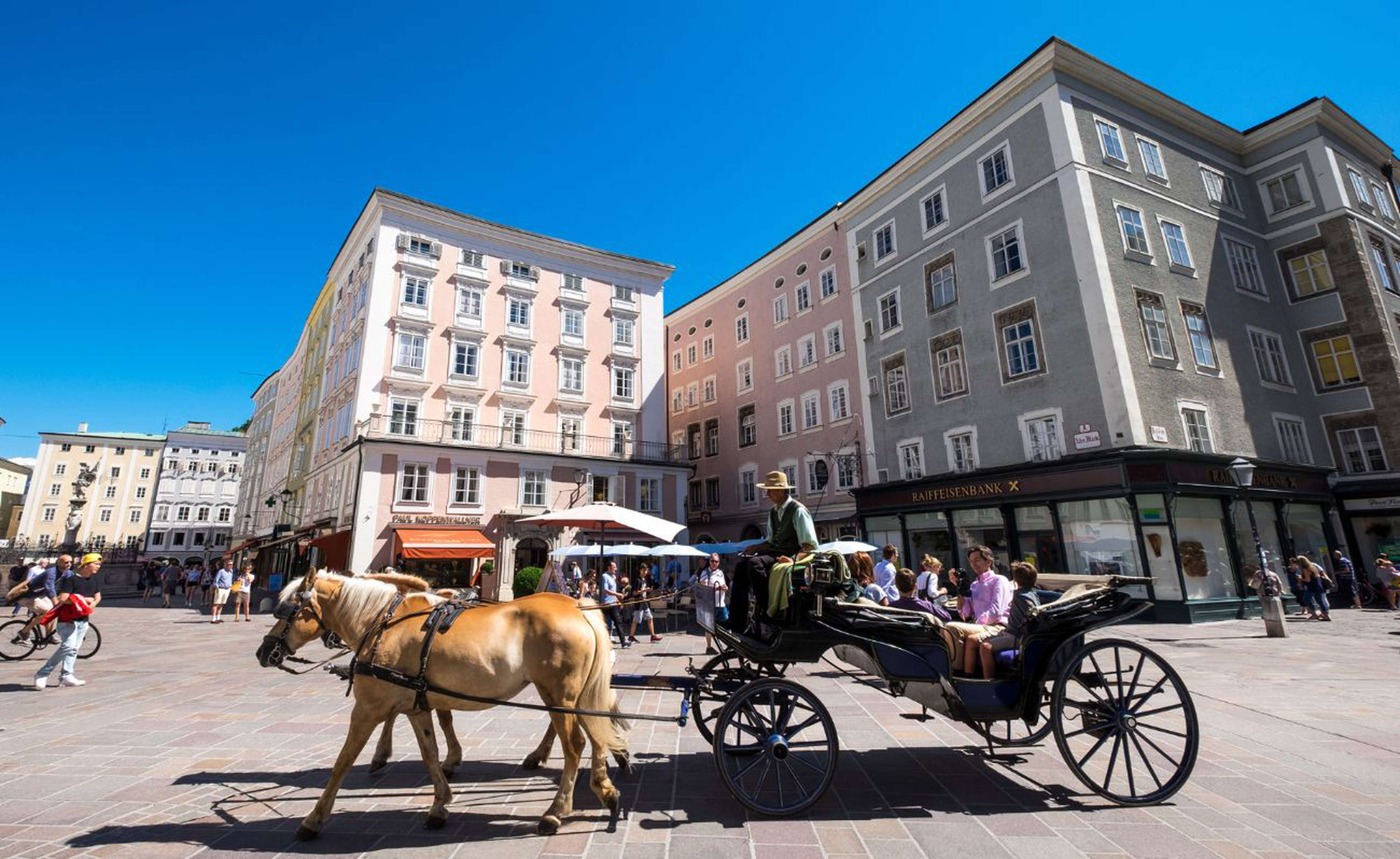 Fiaker am Alten Markt in Salzburg, Österreich