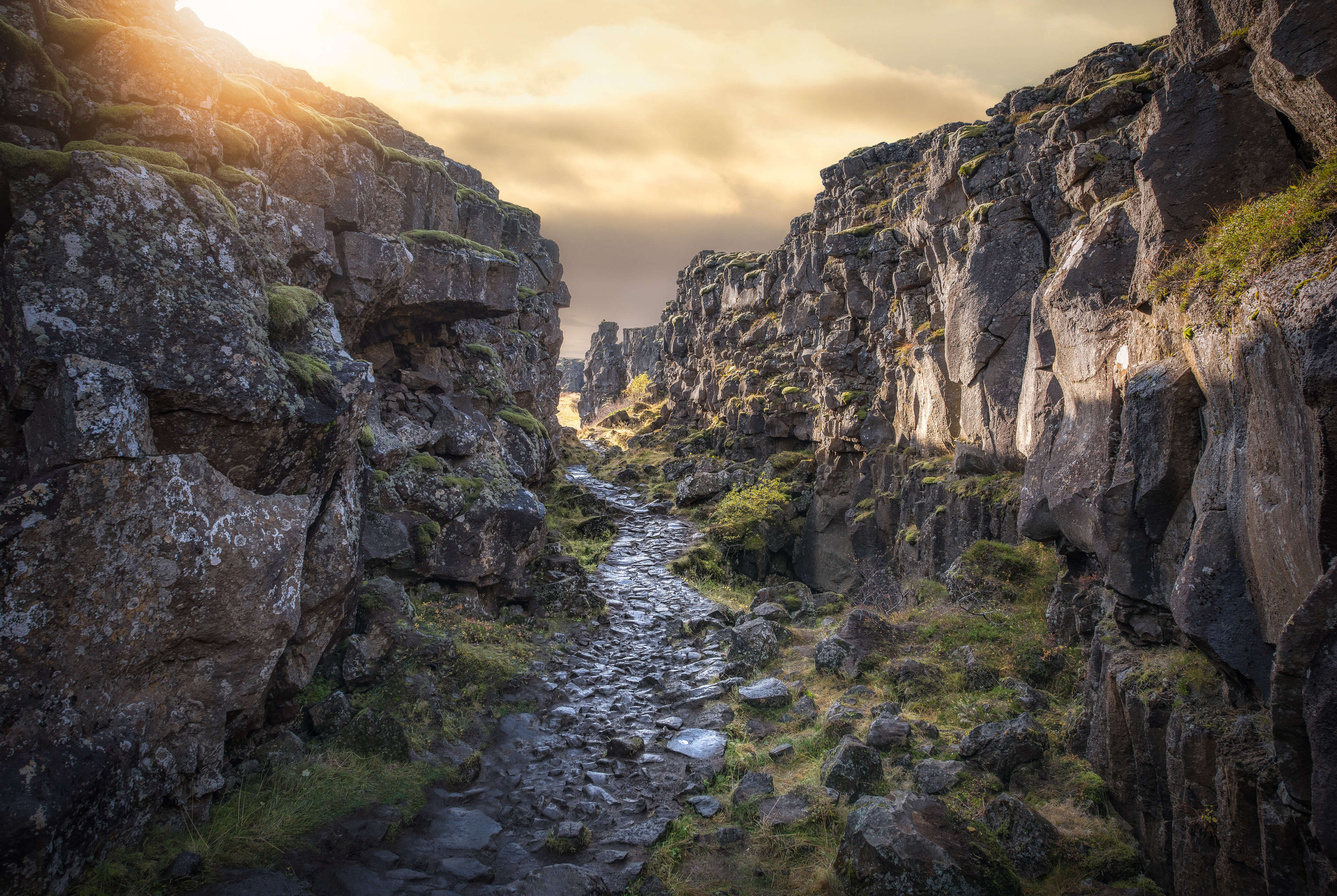 Ein Jahrtausend isländischer Geschichte ist in Þingvellir, einem UNESCO-Weltkulturerbe seit 2004, spürbar (Foto: Michael Ver Sprill)