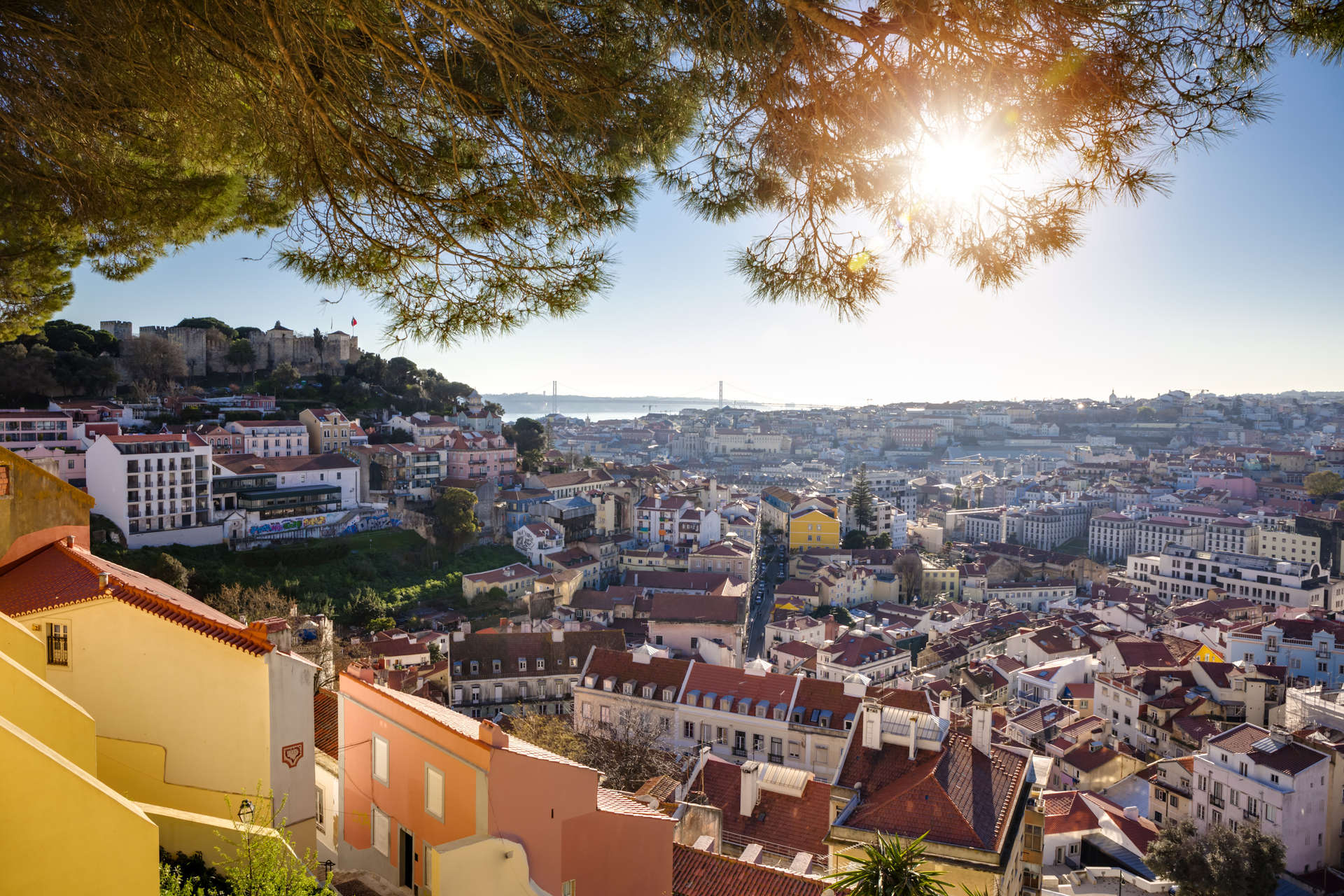 Begeben Sie sich auf jeden der sieben Hügel Lissabons hinauf, um die schöne Hauptstadt Portugals aus verschiedenen Perspektiven zu bewundern