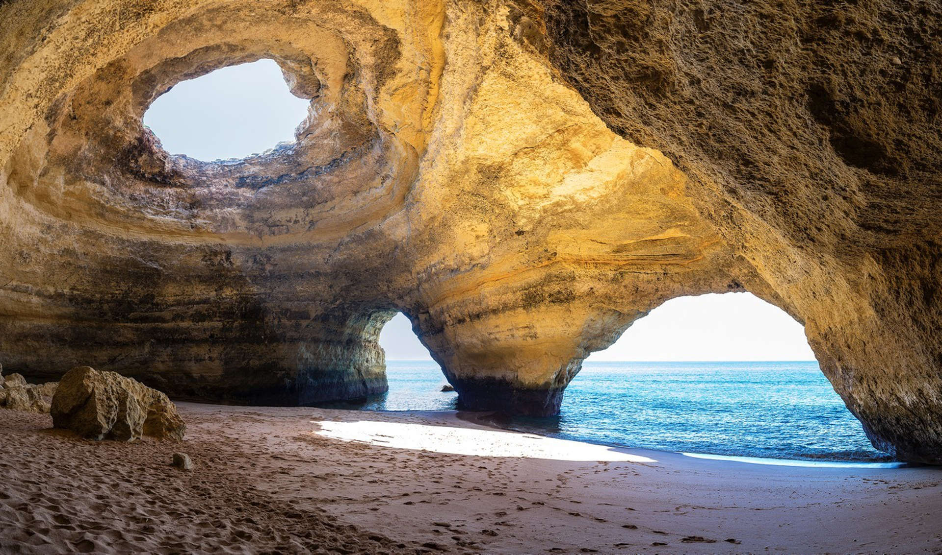 Benagil grottes, Portugal