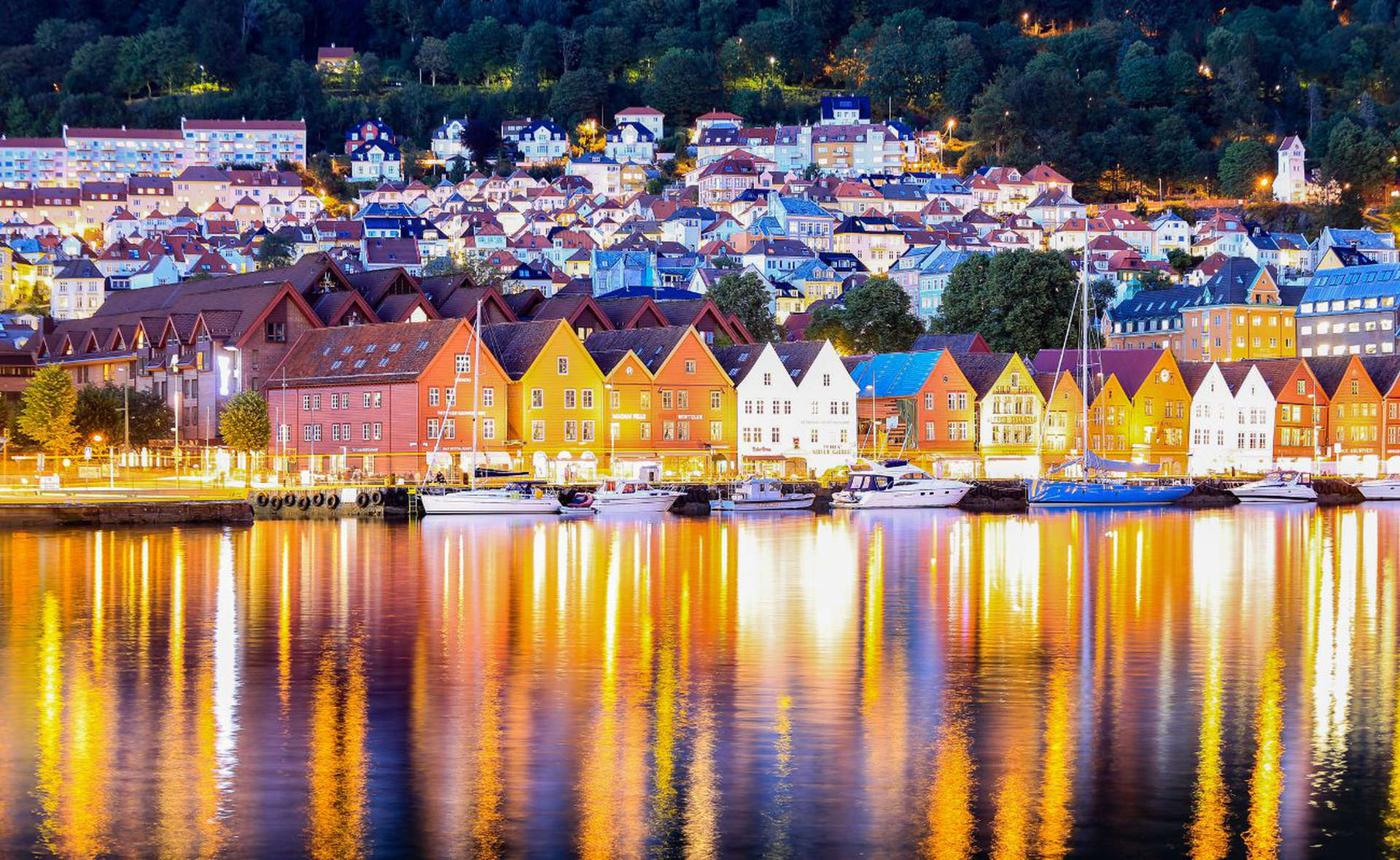Bergen está rodeada de picos montañosos y bosques