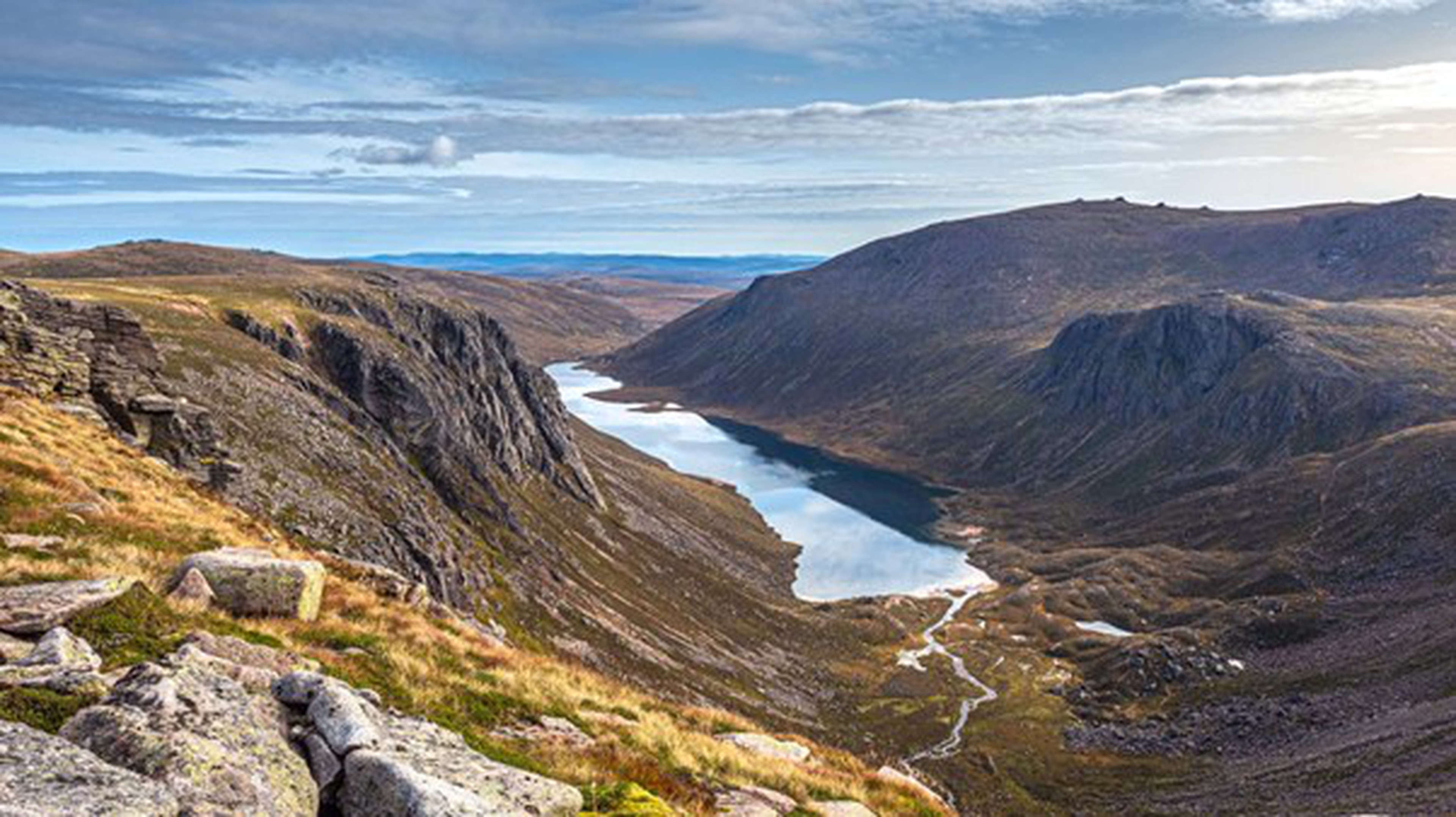 Cairngorms Nationalpark in Schottland. Eine bergige Fjordlandschaft
