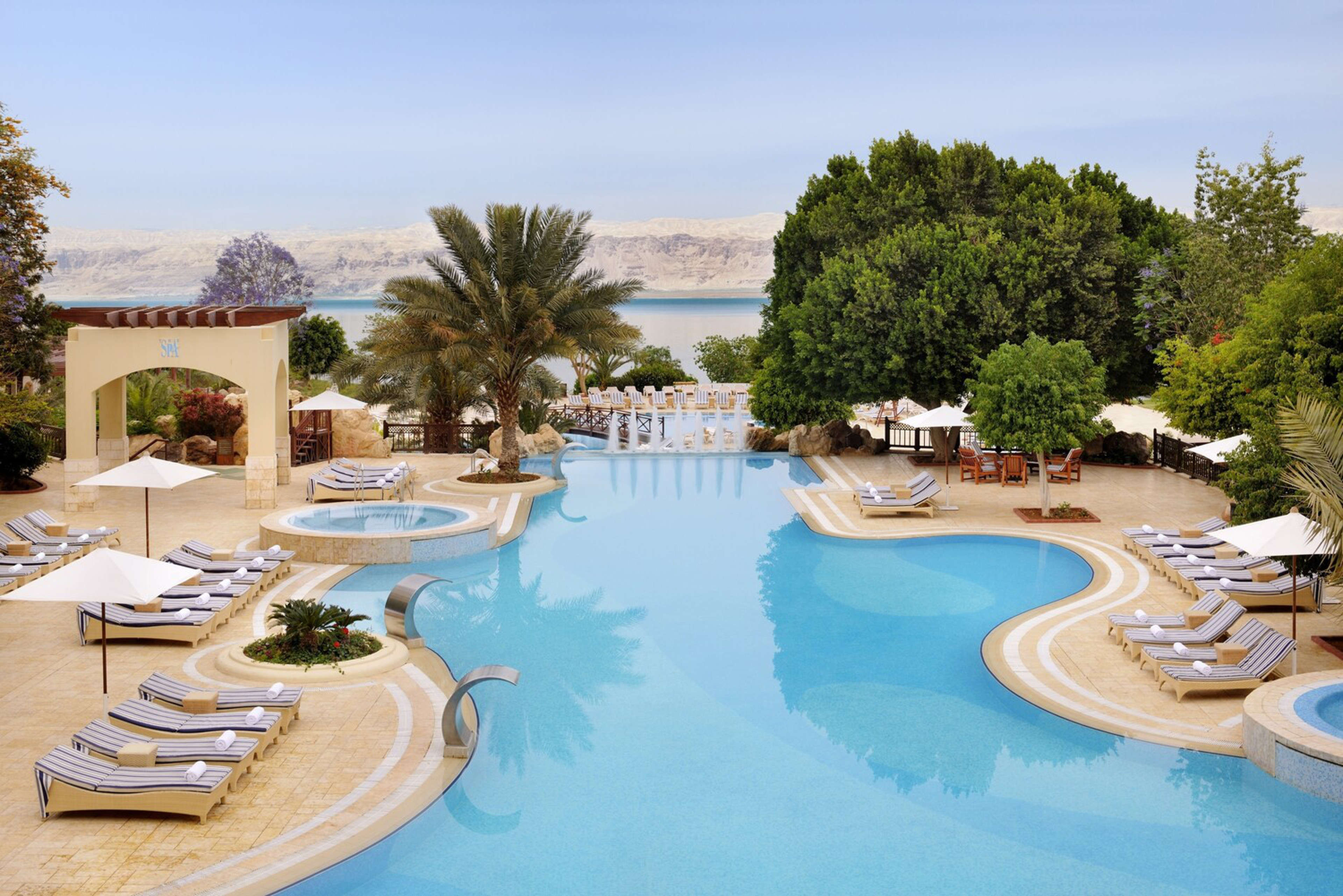 Relaks w leczniczych wodach Morza Martwego w Marriott Resort & Spa
