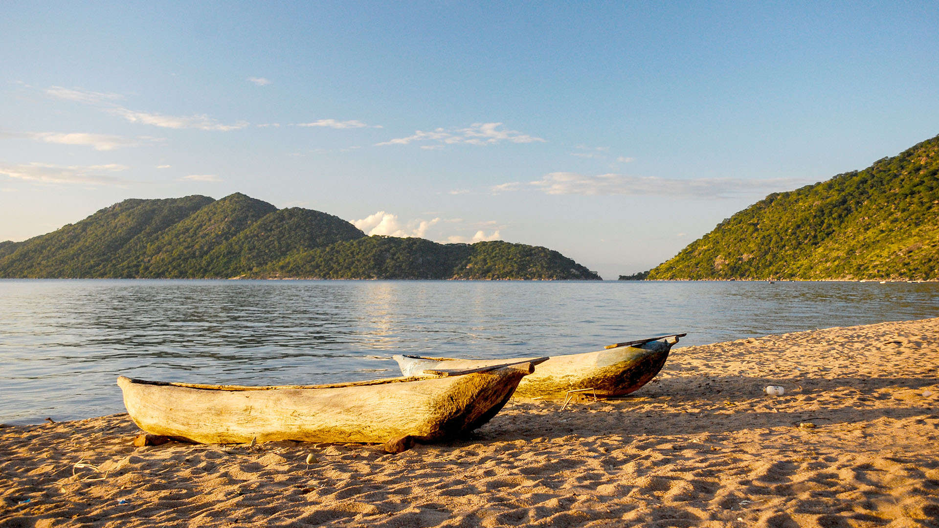 Barche al sole a Cape Malcear, Lago Malawi in Africa