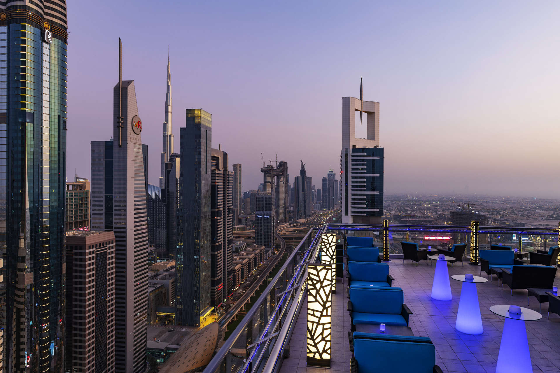 ليفل 43 سكاي لاونج - فندق فور بوينتس باي شيراتون شارع الشيخ زايد، دبي