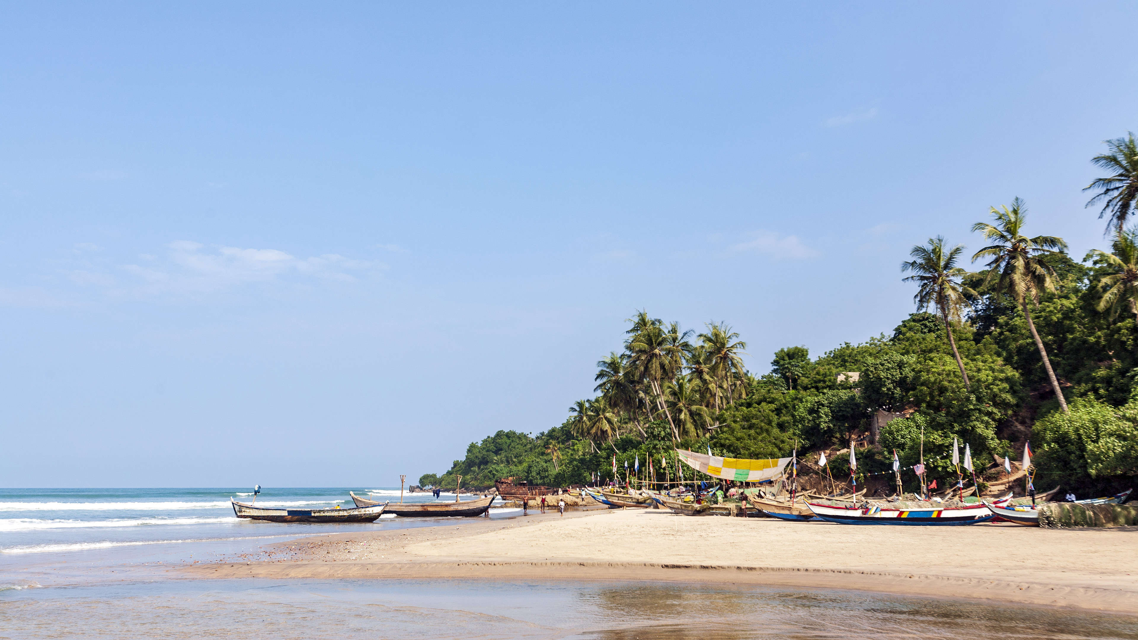 Ghana delights travellers with an explosion of colour, drum beats and natural attractions