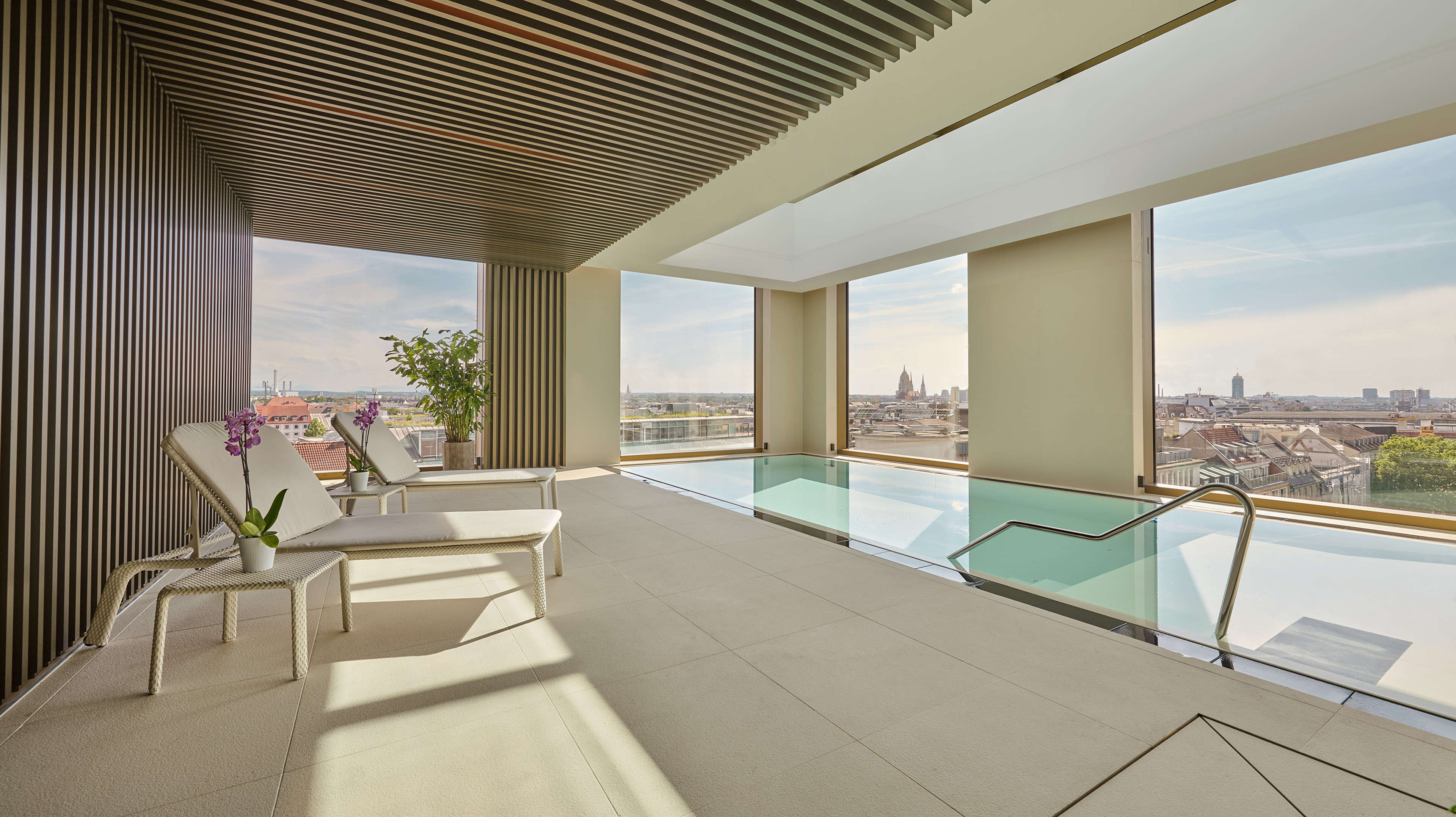 Koenigshof Munich pool_29480.jpg