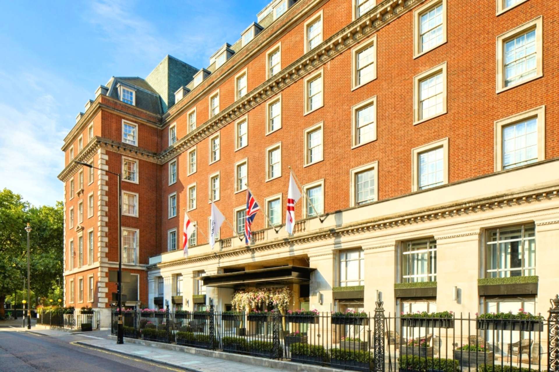 Friends (Épisode : Celui qui se marie) (titre original : The One with Ross’s Wedding) (1998) – London Marriott Grosvenor Square Hotel