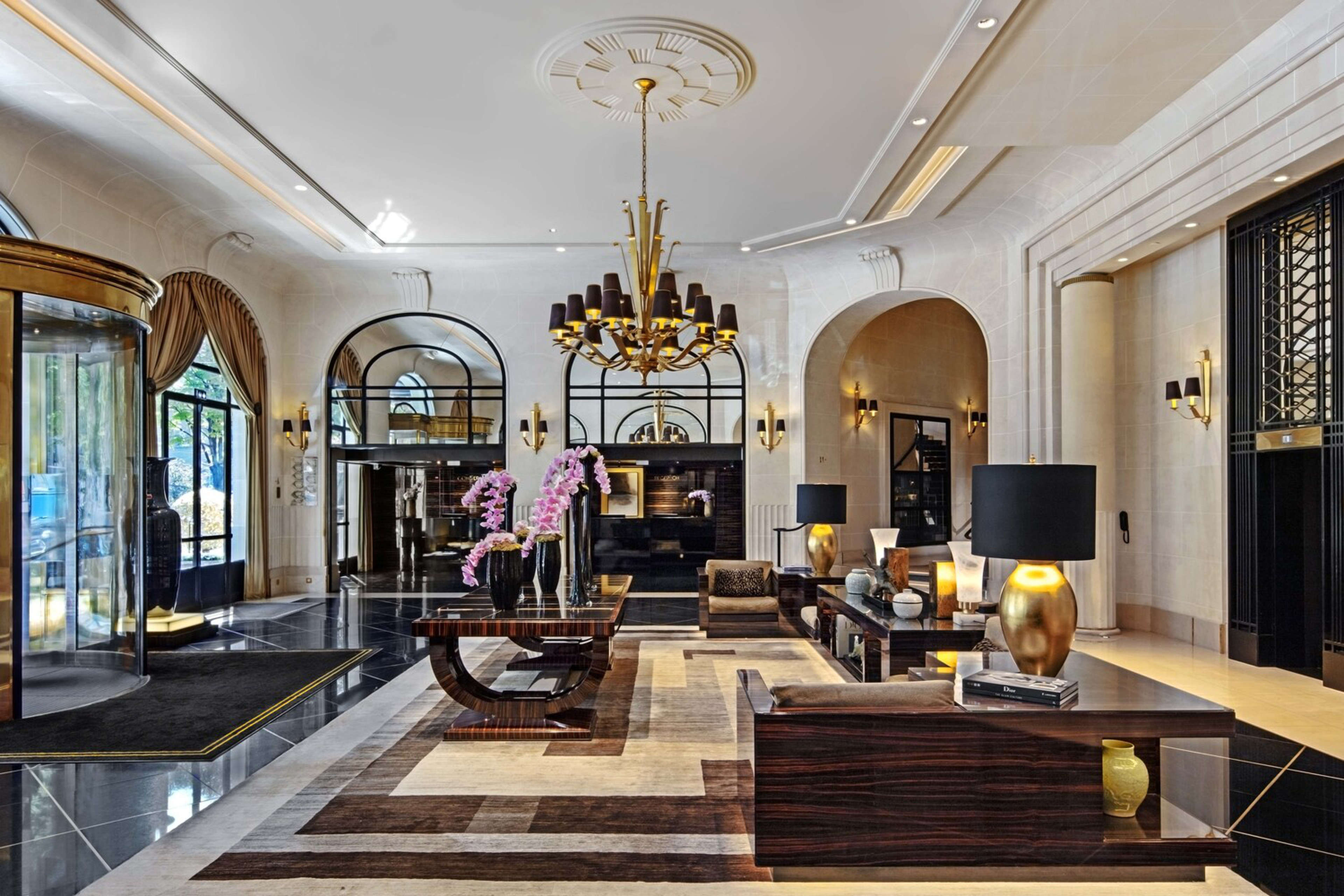 Ikona Art Deco, The Prince de Galles, a Luxury Collection Hotel, Paris gościł niektóre z najsłynniejszych twarzy XX wieku
