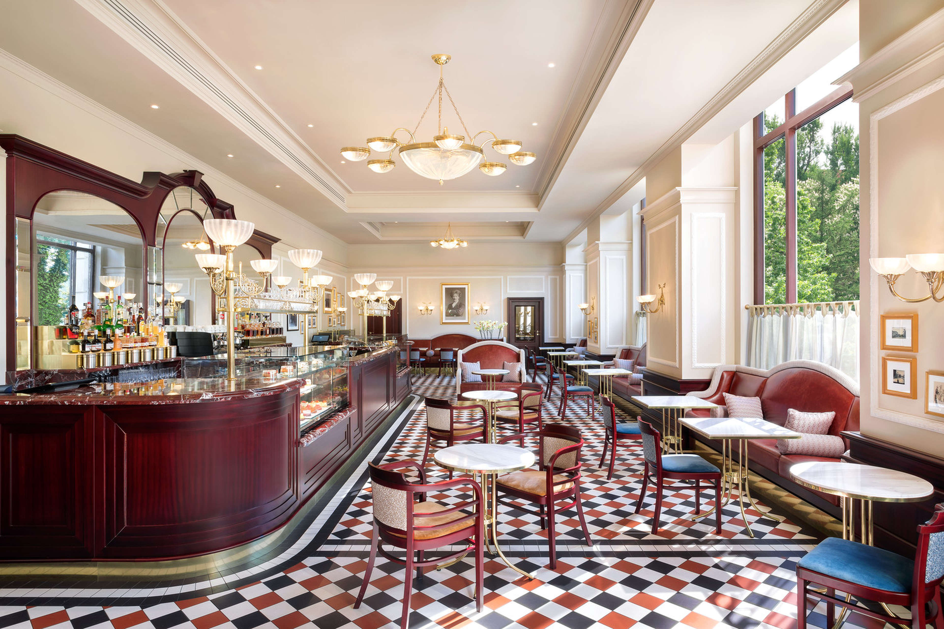 Secesyjna architektura hotelu Bristol, a Luxury Collection Hotel, Warszawa