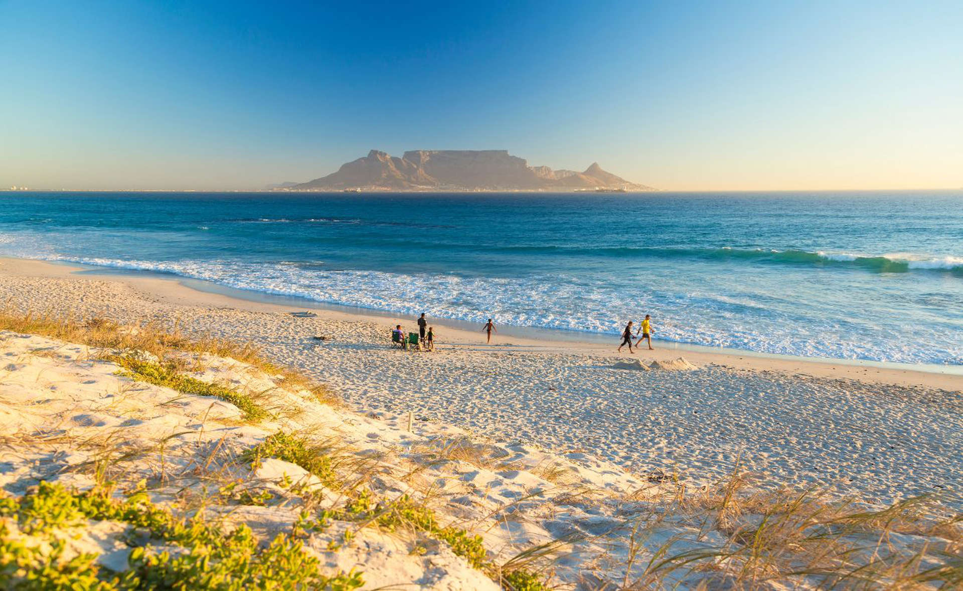 Majestuosa playa blanca en Sudáfrica