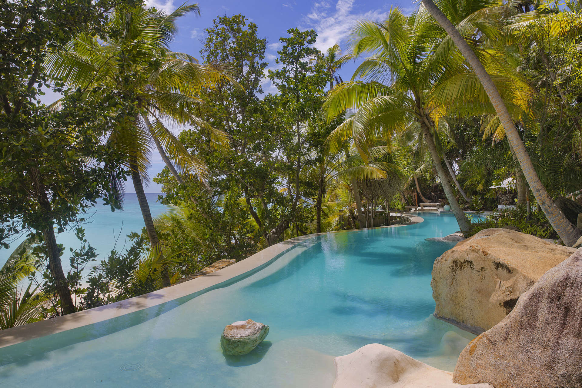Goûtez à la sérénité de la vie insulaire au North Island, a Luxury Collection Resort, Seychelles, où la nature et le luxe vivent en parfaite harmonie.