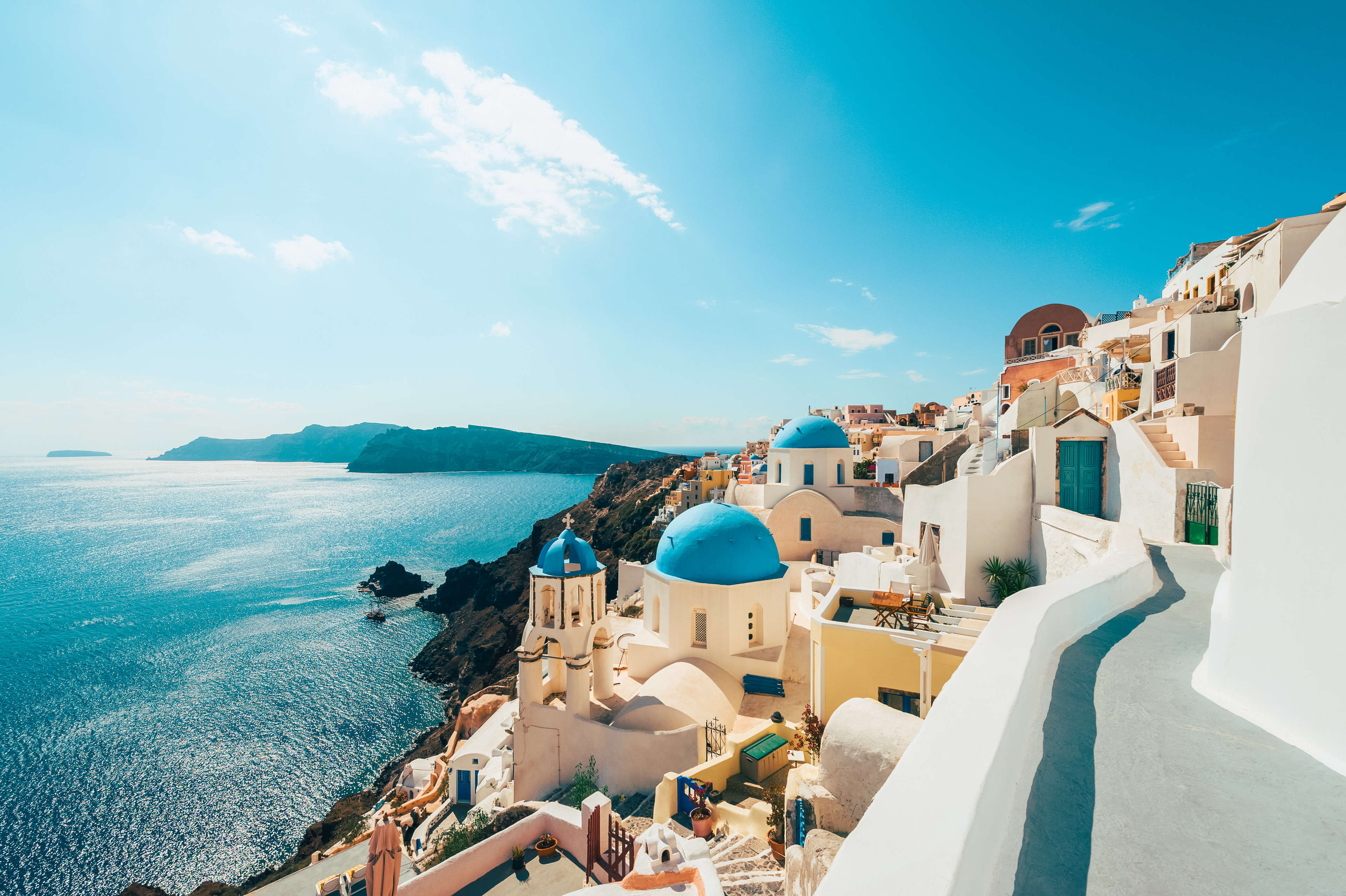 Santorini ist unter der Sommersonne erstaunlich