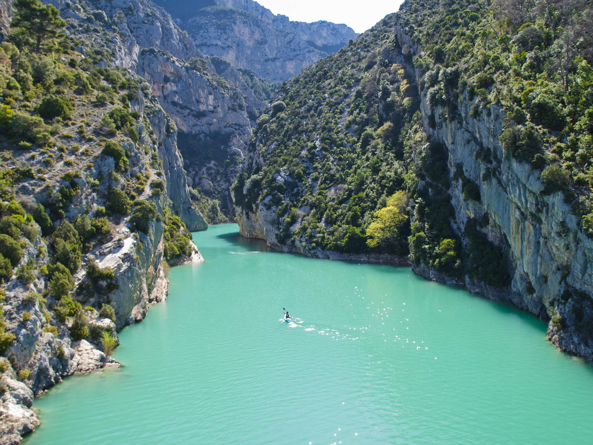 Blick auf das Ende der Verdon-Schlucht in Südfrankreich