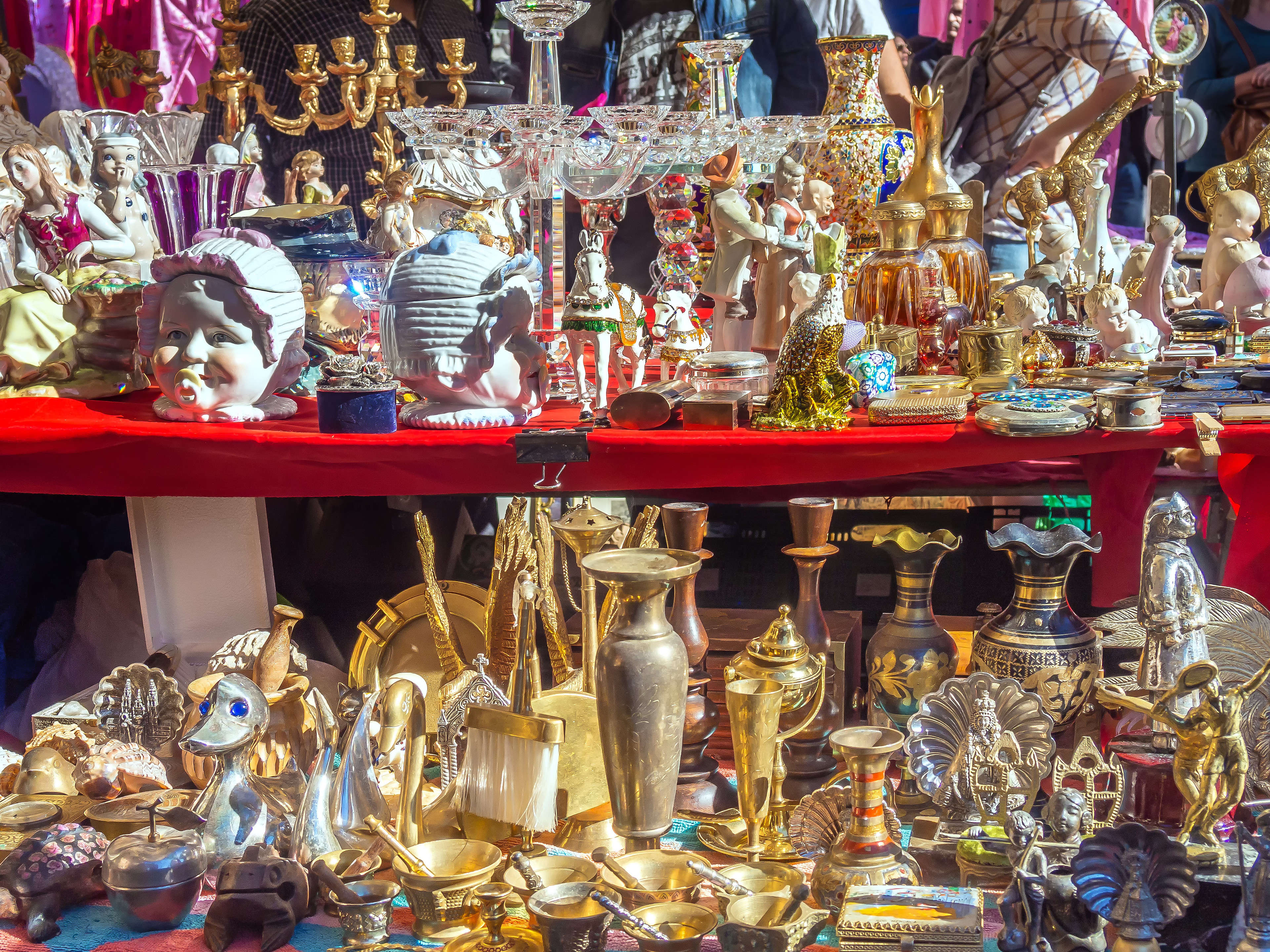 Antigüedades en El Rastro de Madrid