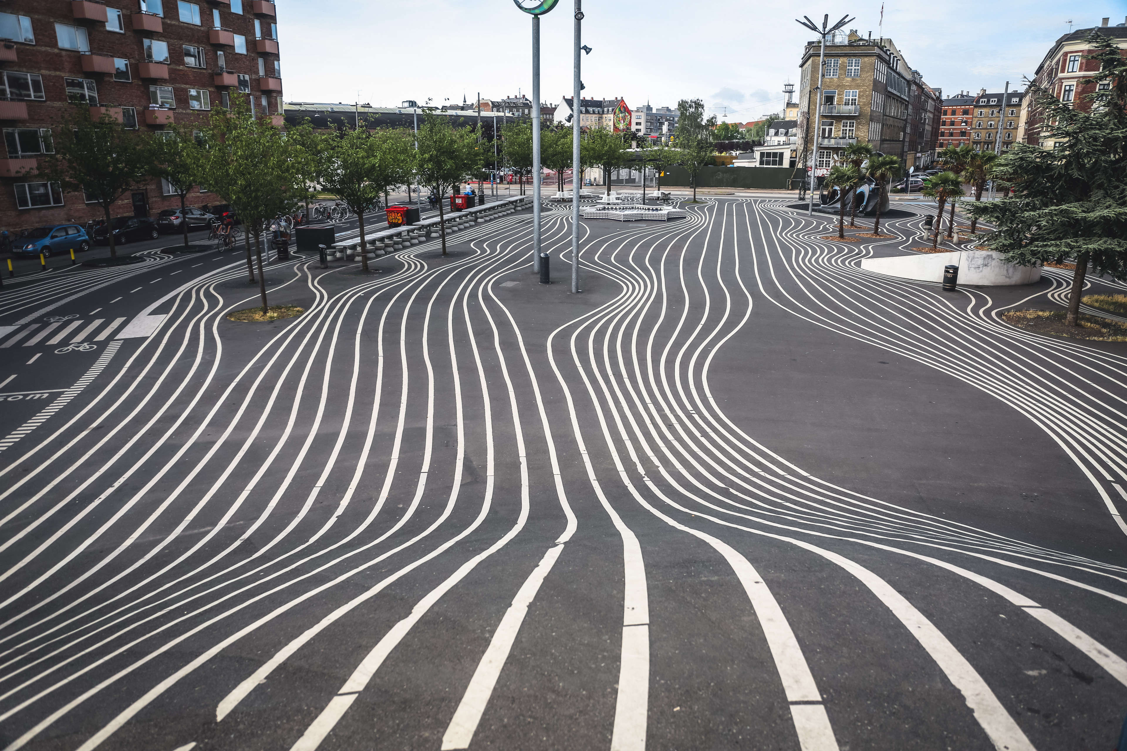 Sunday daytime: Take a stroll in a vibrant urban space