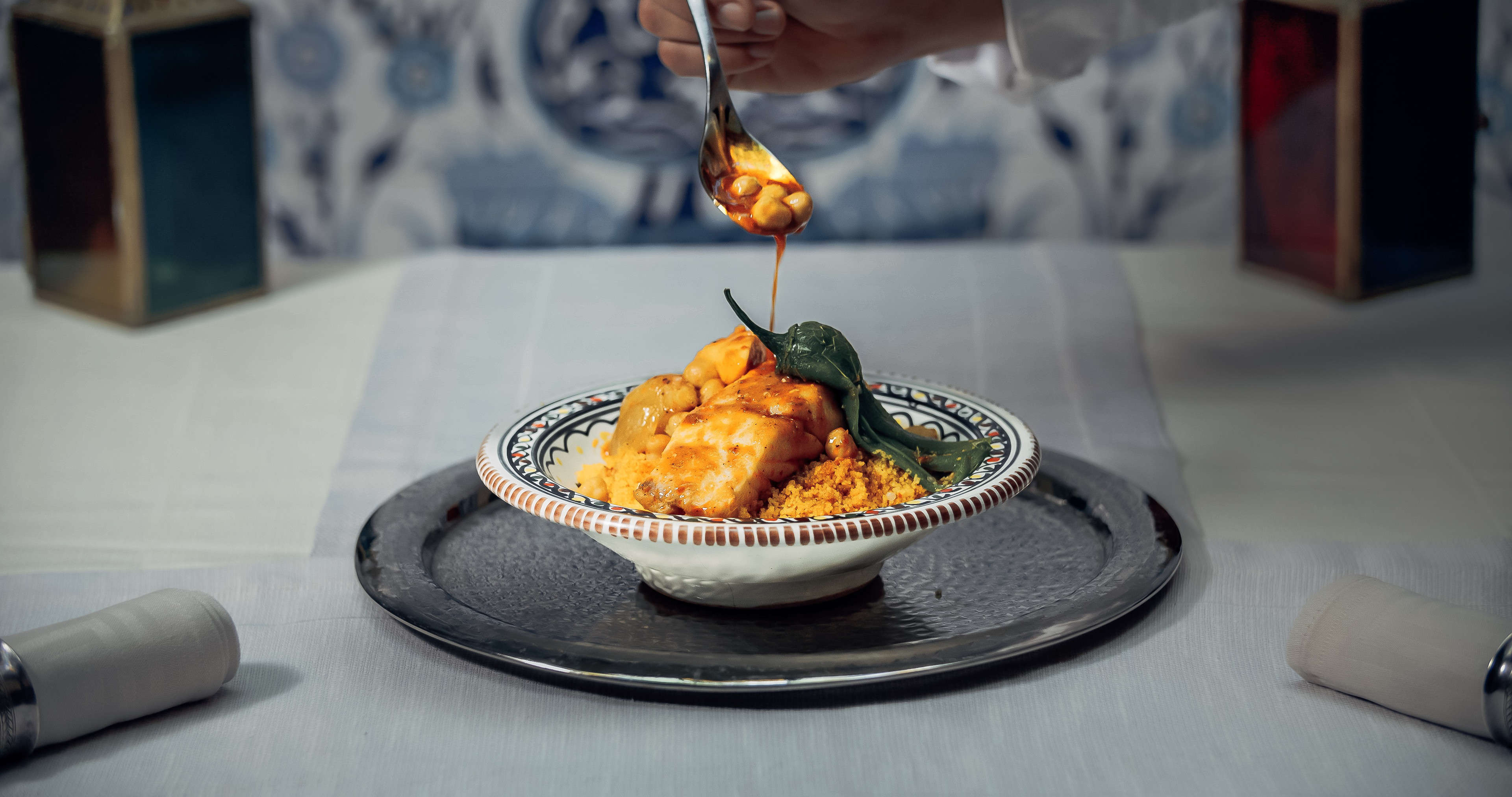 Embarquez pour un voyage culinaire à travers Tunis chez Walima.