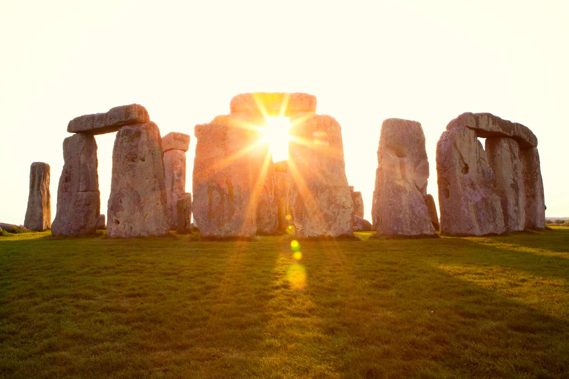 Sommersonnenwende in England: Beim Sonnenaufgang am ikonischen Stonehenge