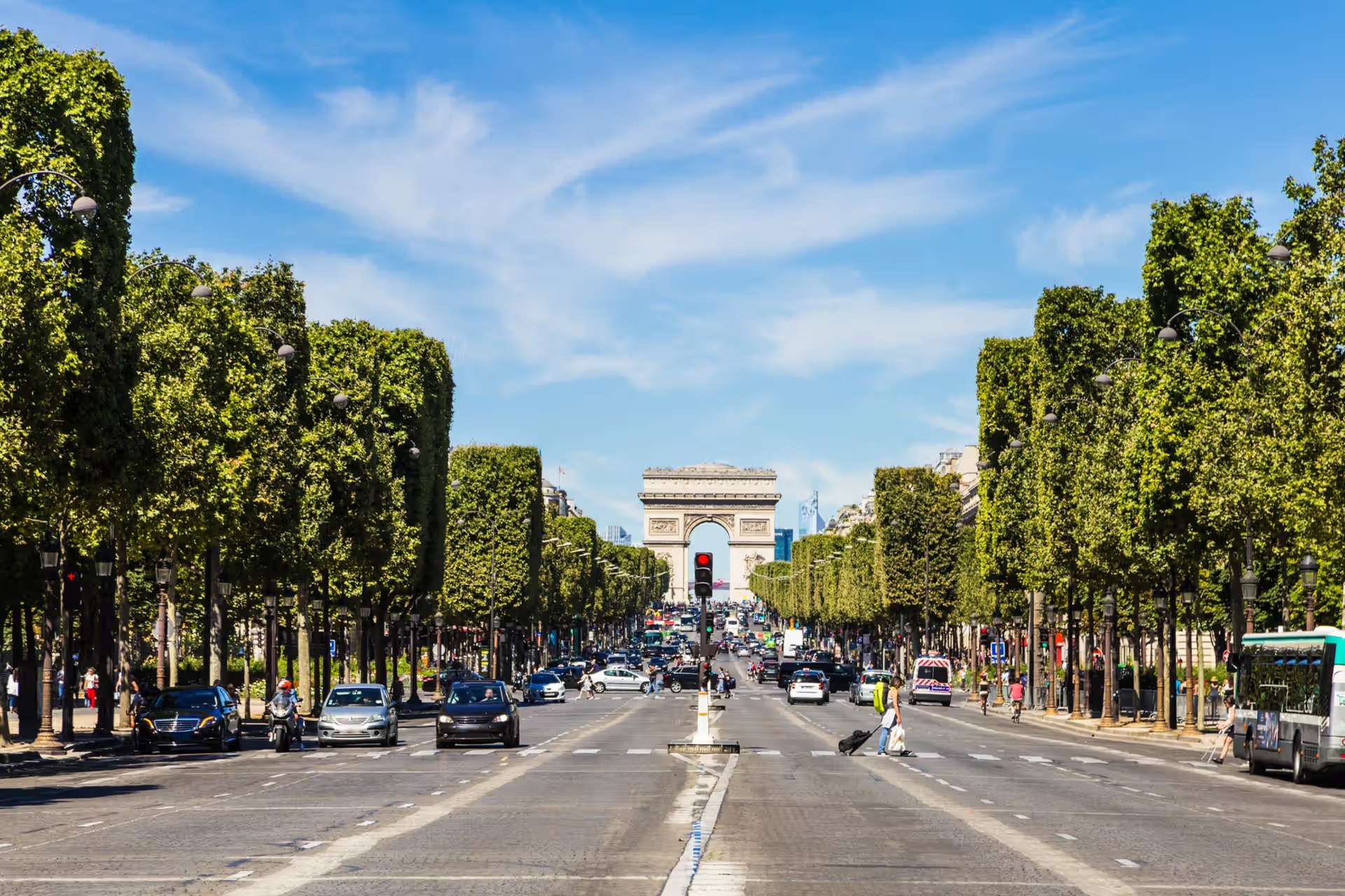 Les Champs-Élysées
