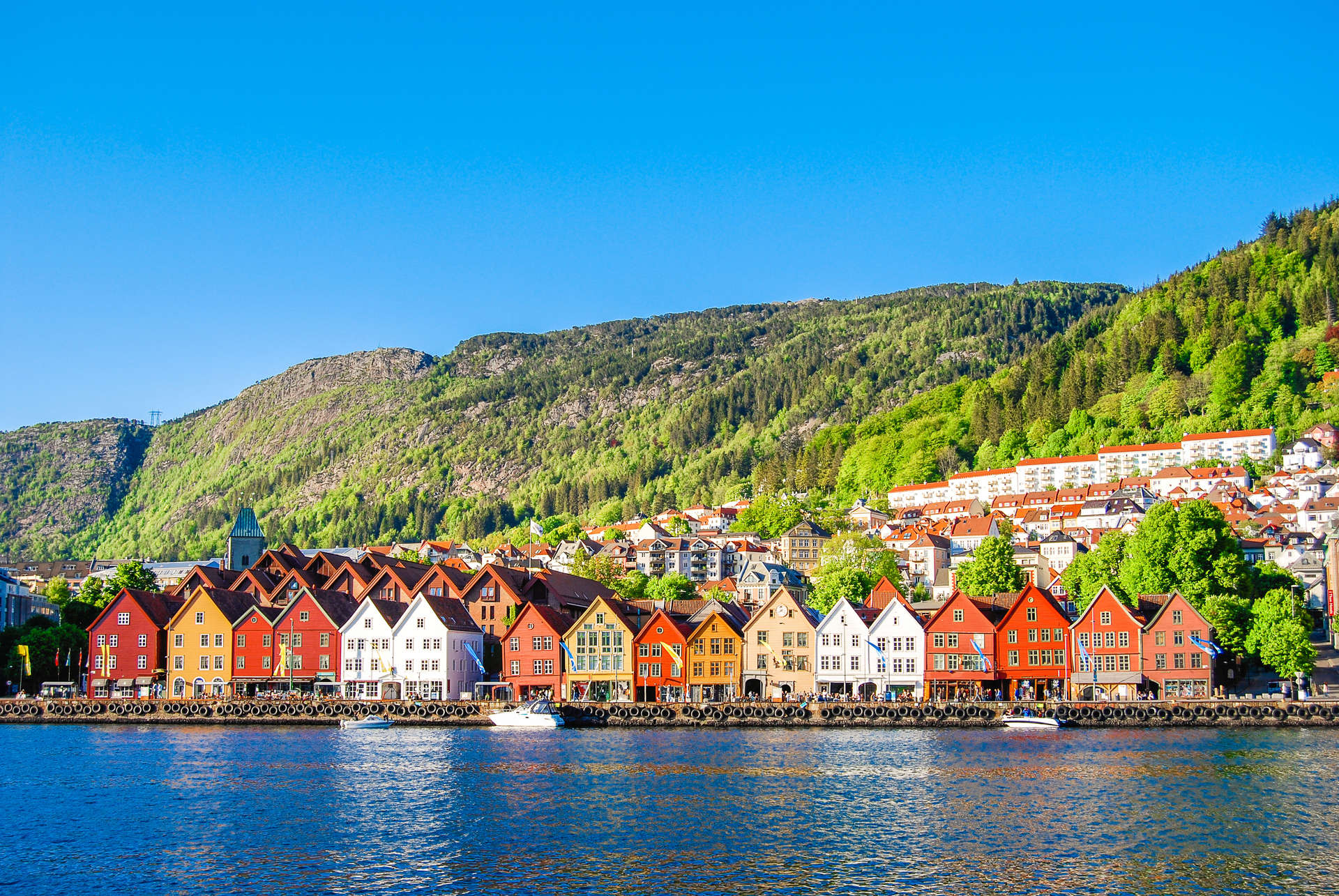 Die farbenfrohe Uferpromenade von Bergen