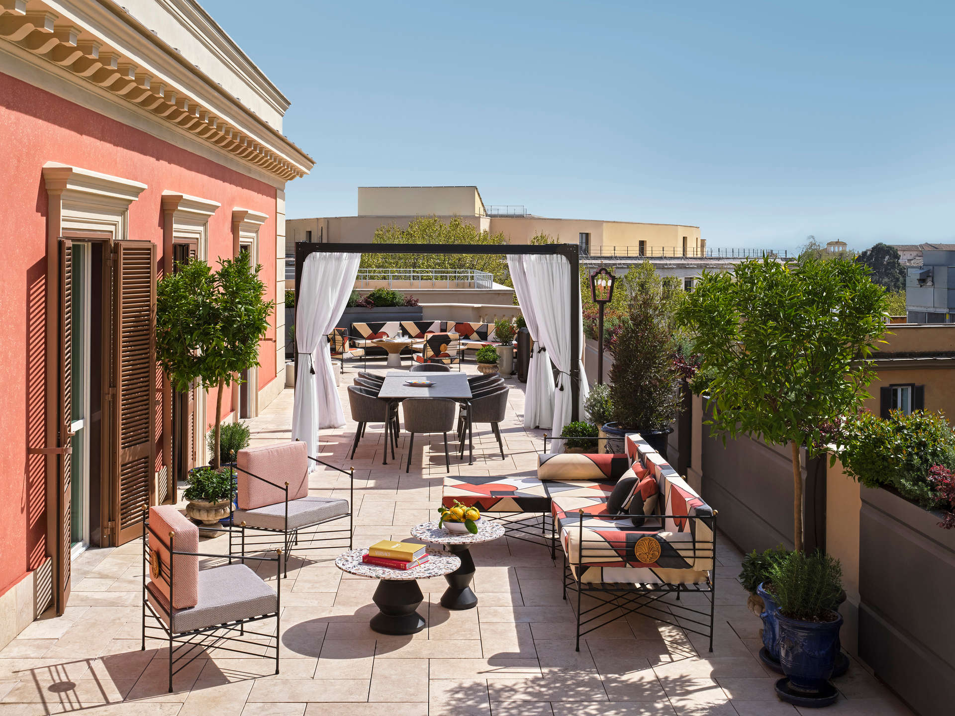 La maestosa terrazza terrace del W Rome's Extreme WOW Suite