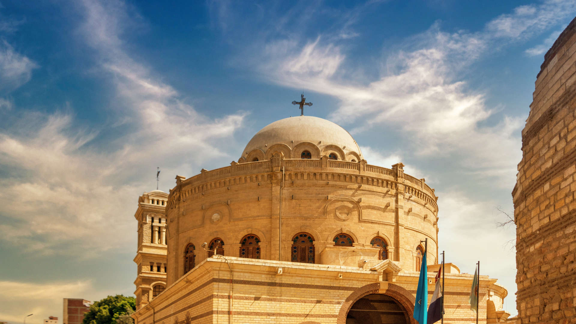 تقع كنيسة مارجرجس التي تعود إلى القرن العاشر في قلب القاهرة القديمة