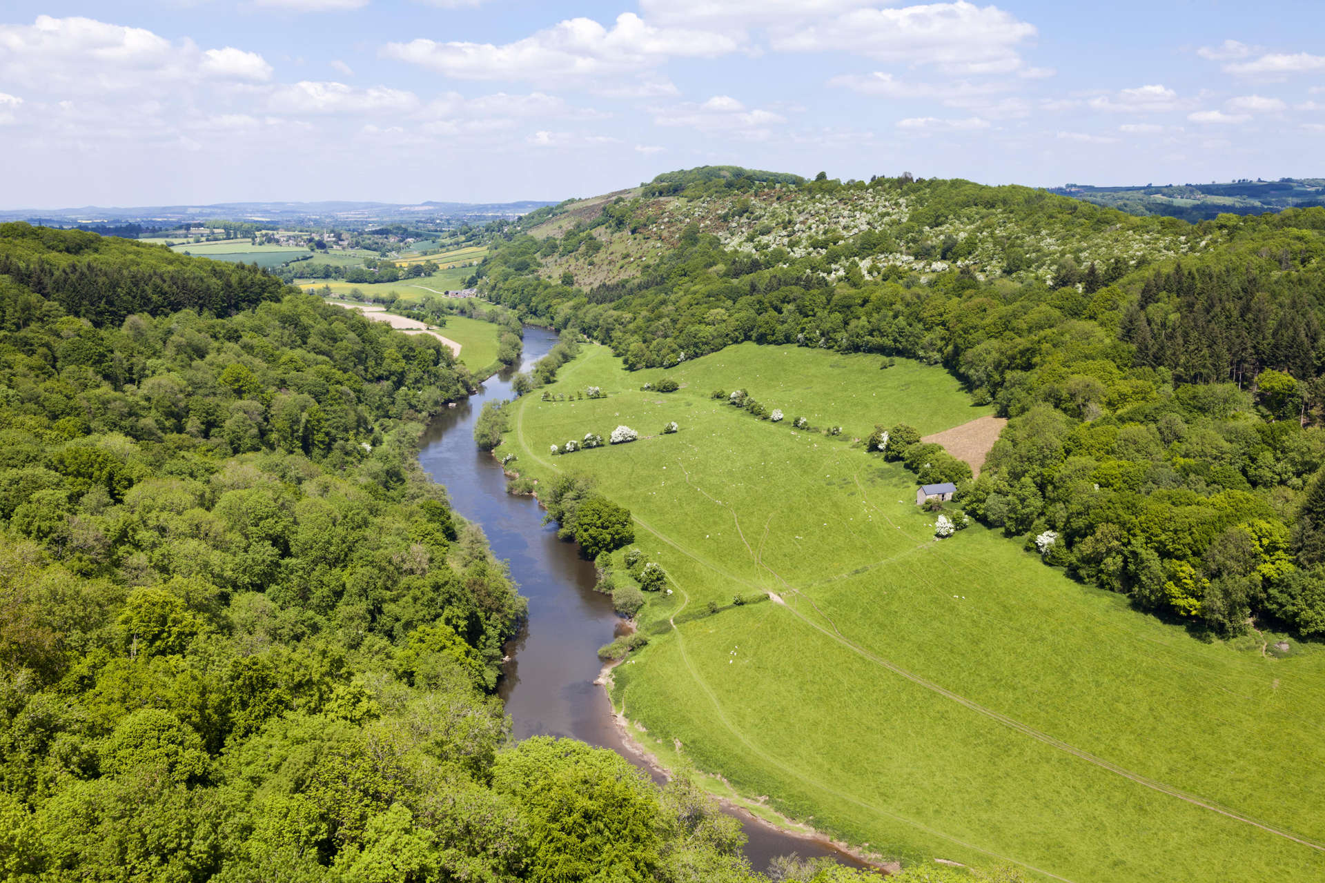 The view looking north down the River Wye towards Goodrich from the viewpoint on Symonds Yat Rock, Herefordshire UK