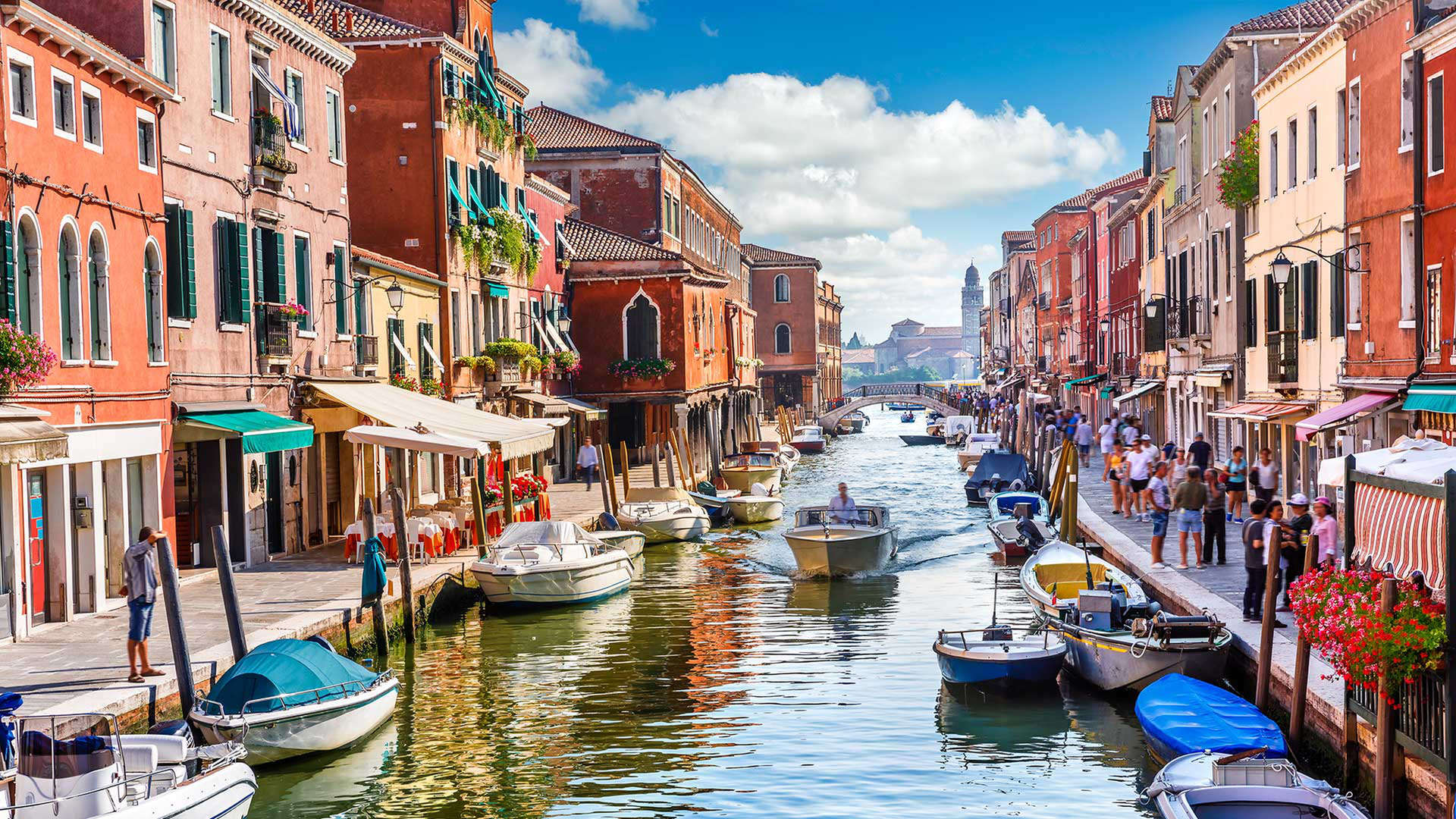 Barche in un canale di Venezia