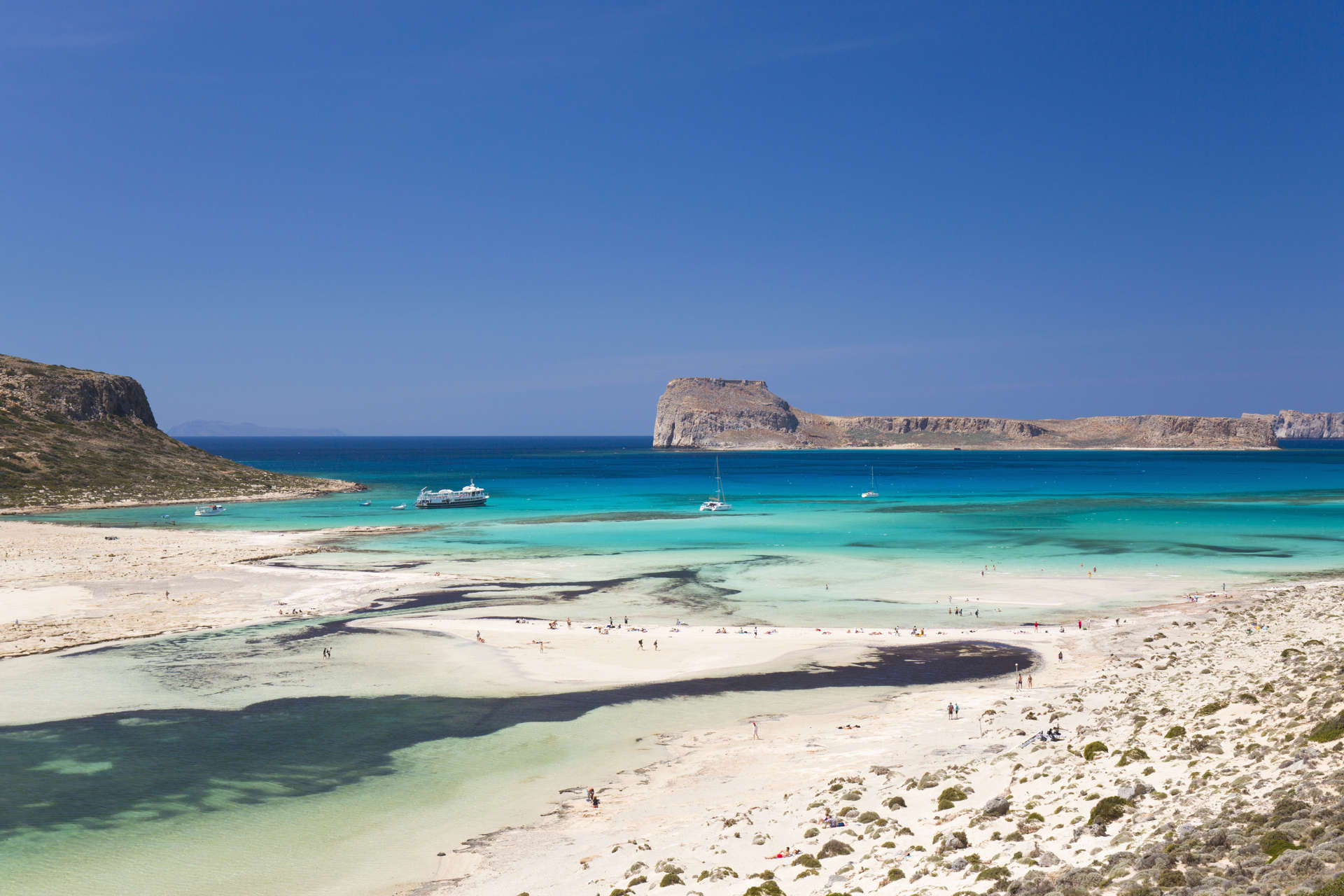 La plage de Balos en Crète, en admirant les eaux turquoises du lagon