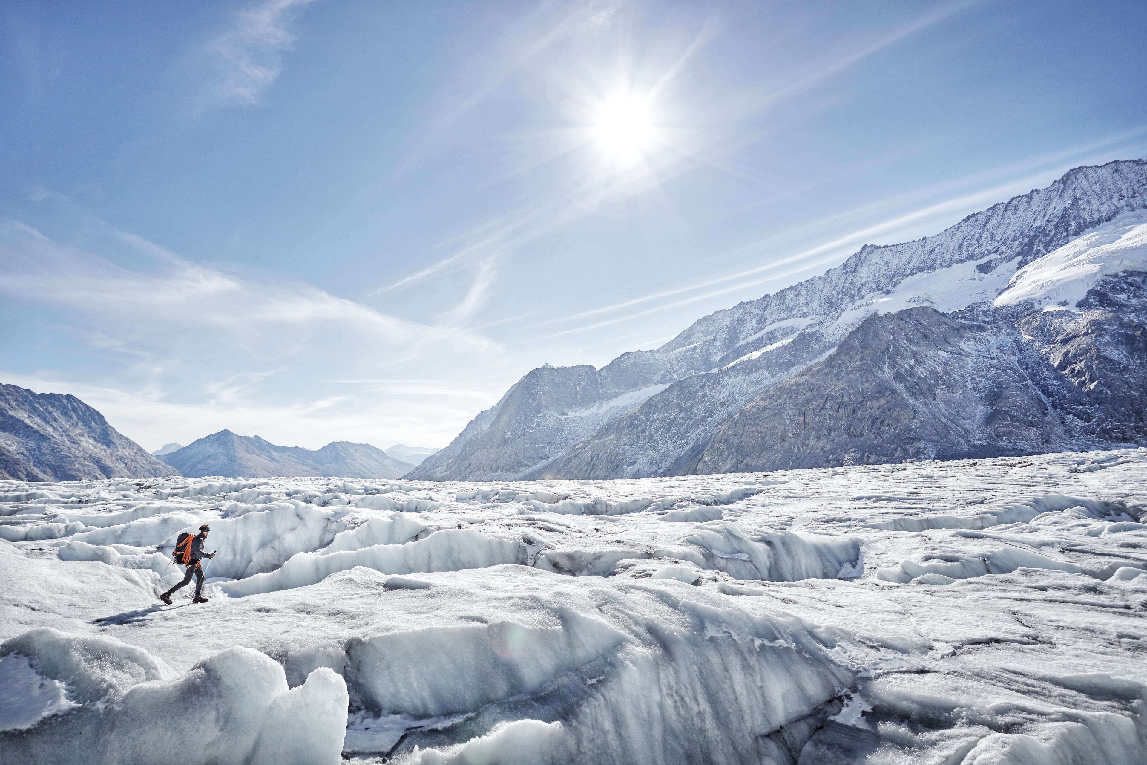 Randonneur sur un glacier en Suisse