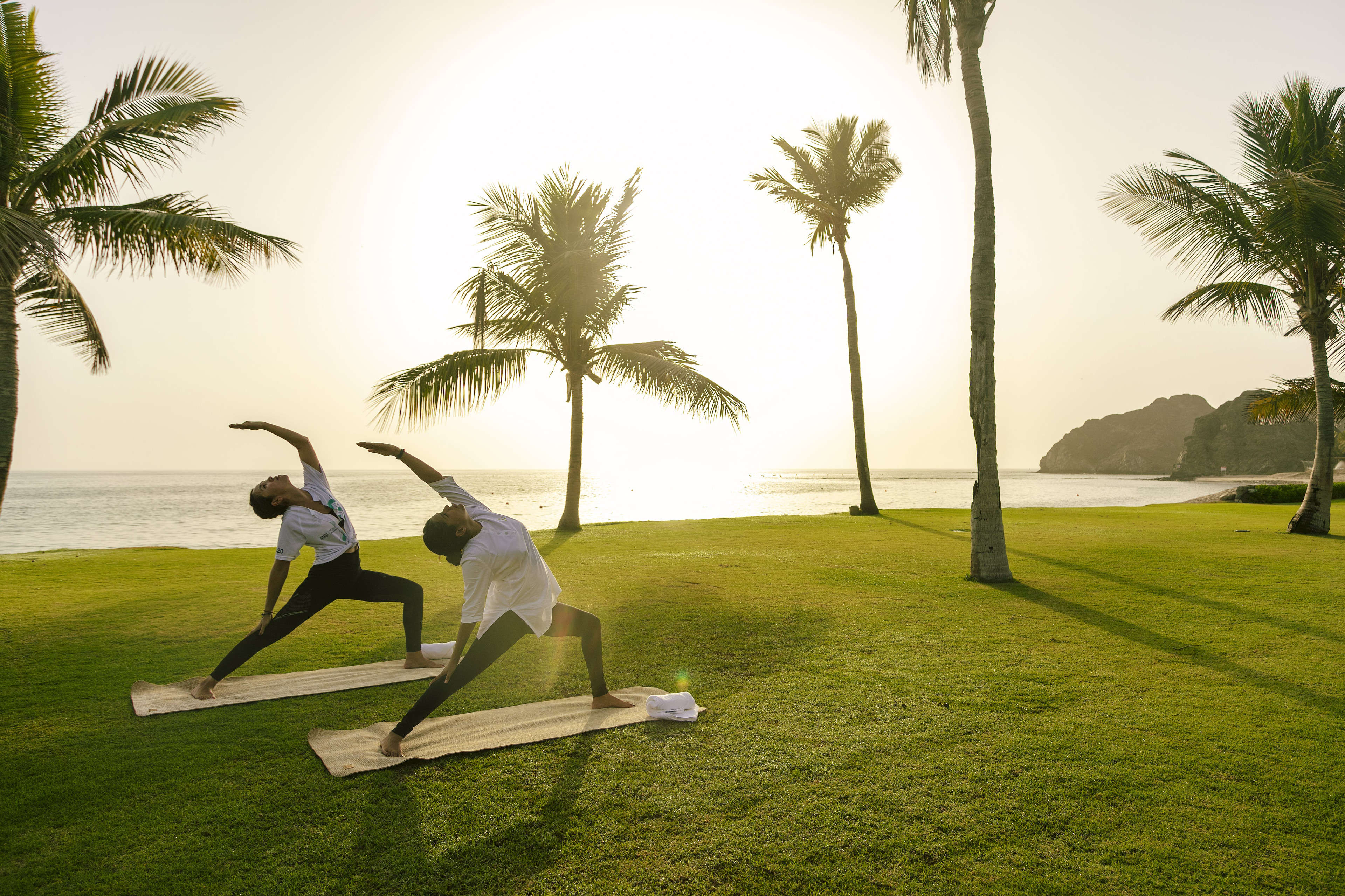 Clase de yoga en Omán