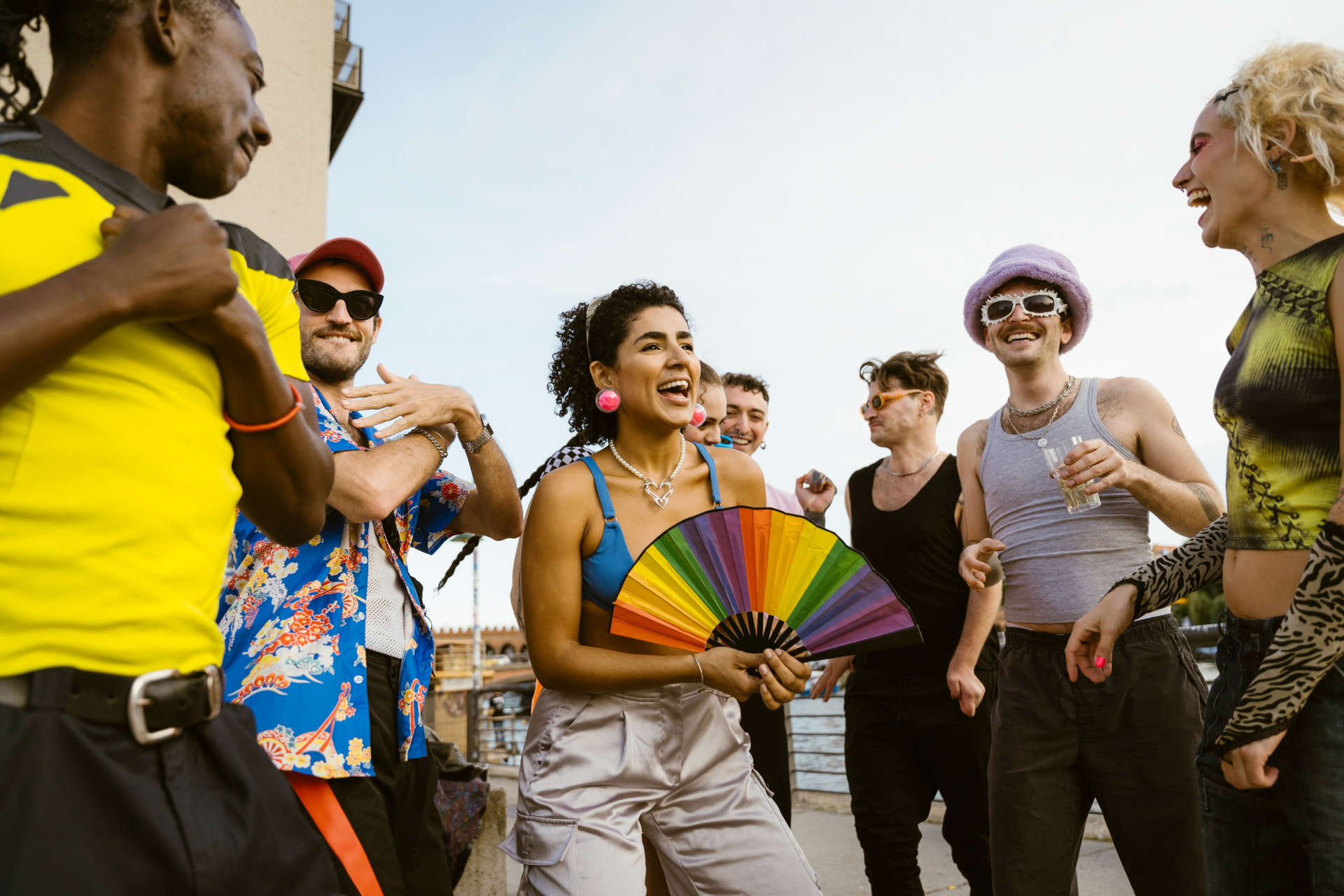 Junge Partygänger auf der Berlin Pride