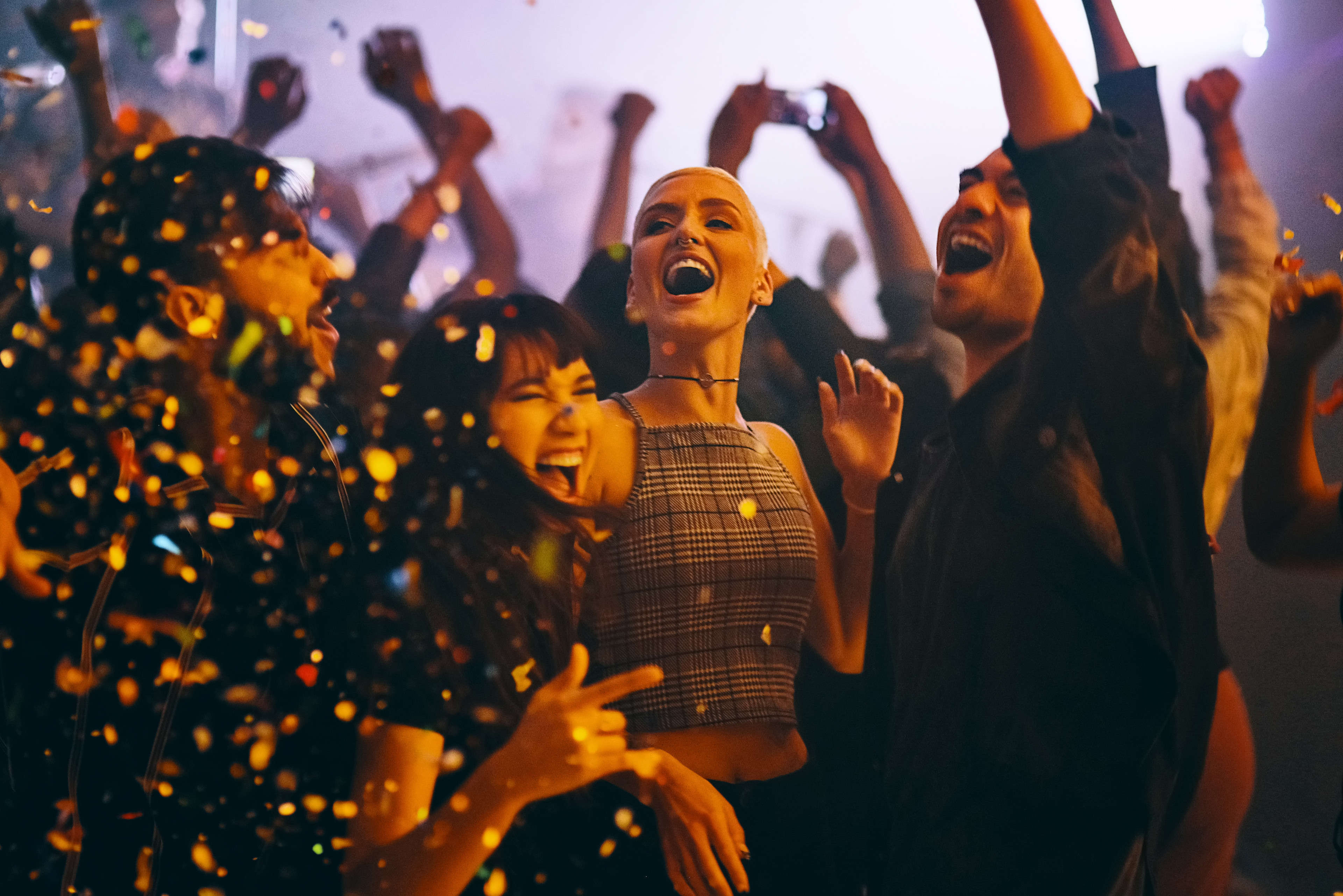 Junge Partygänger in Berlin