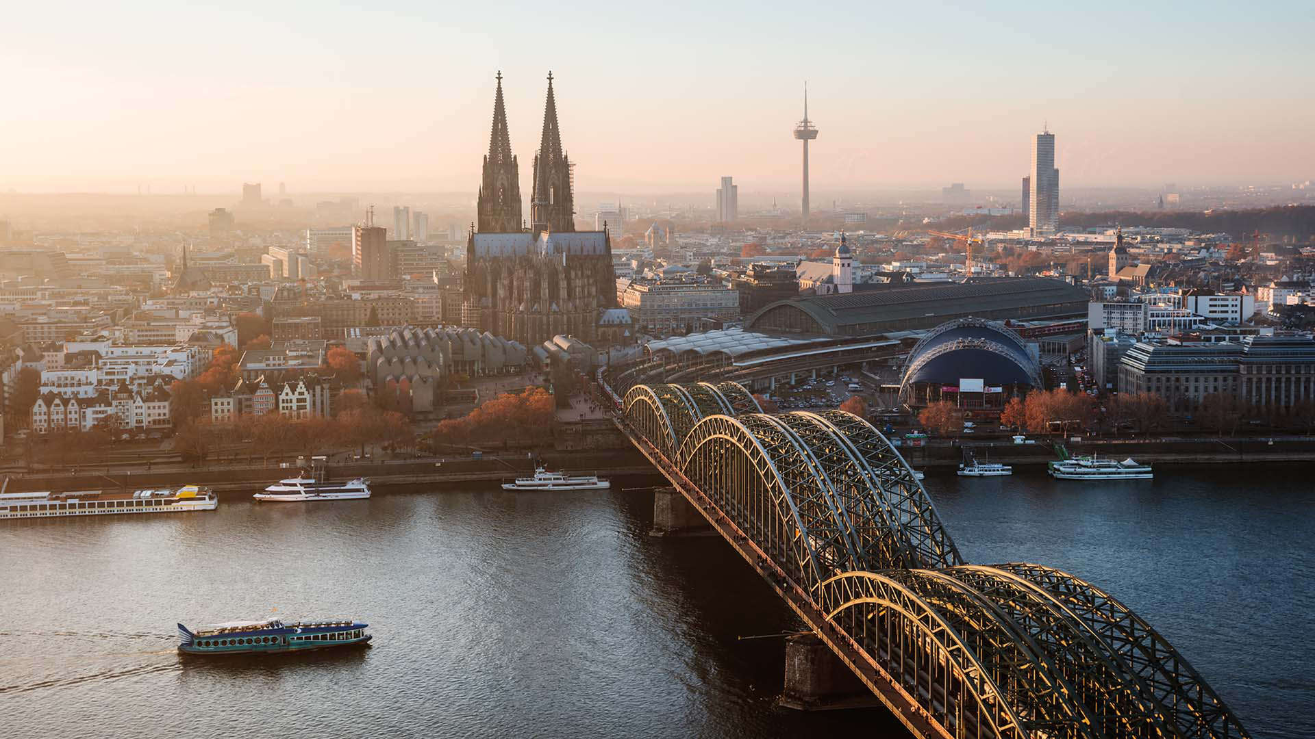Blick auf den Fluss in Köln